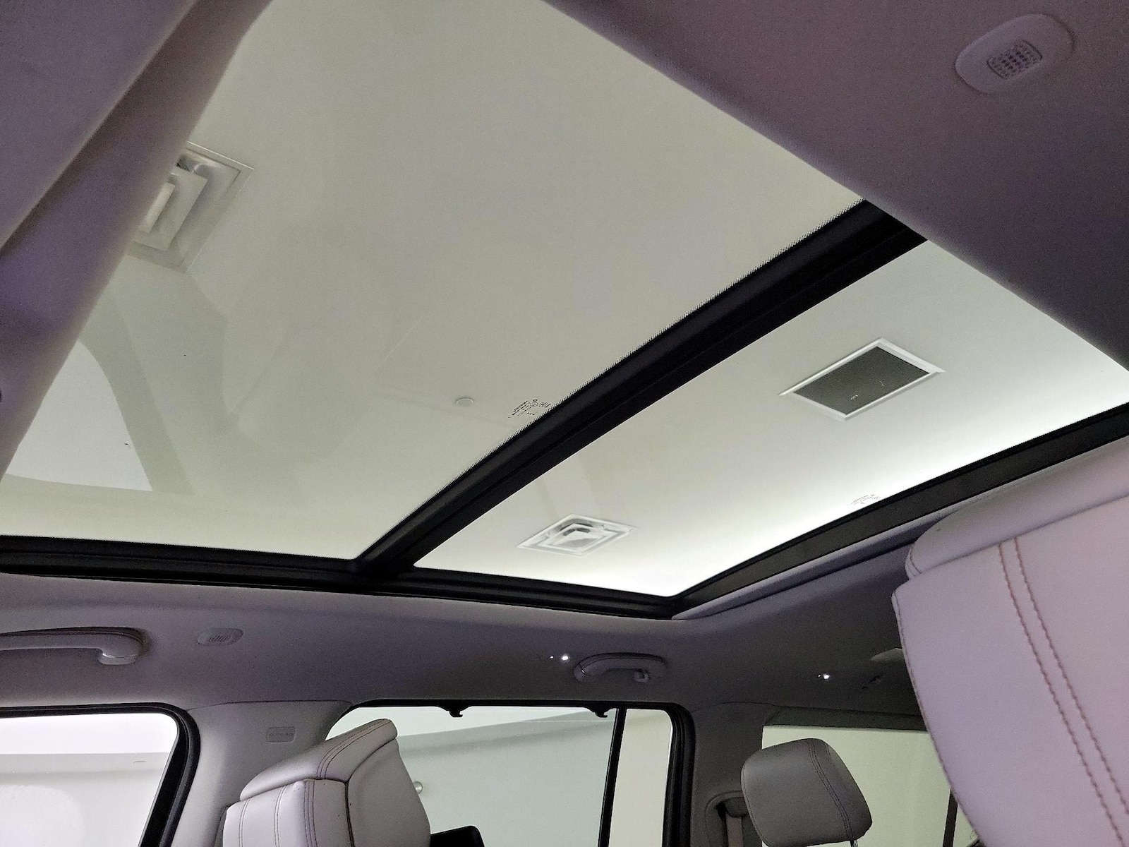 Panoramic Sunroof & Skylight(s)