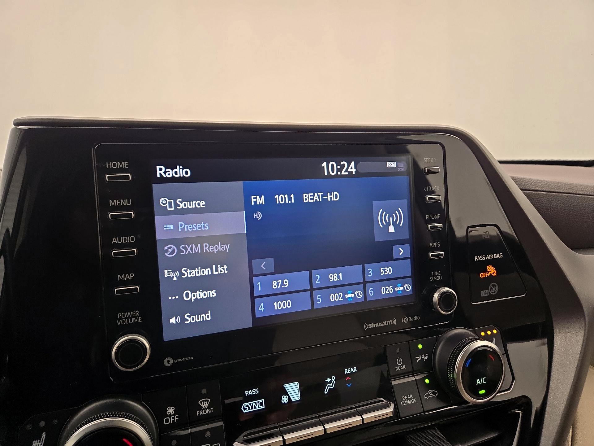 Thumbnail: 2021 Toyota Highlander - 15