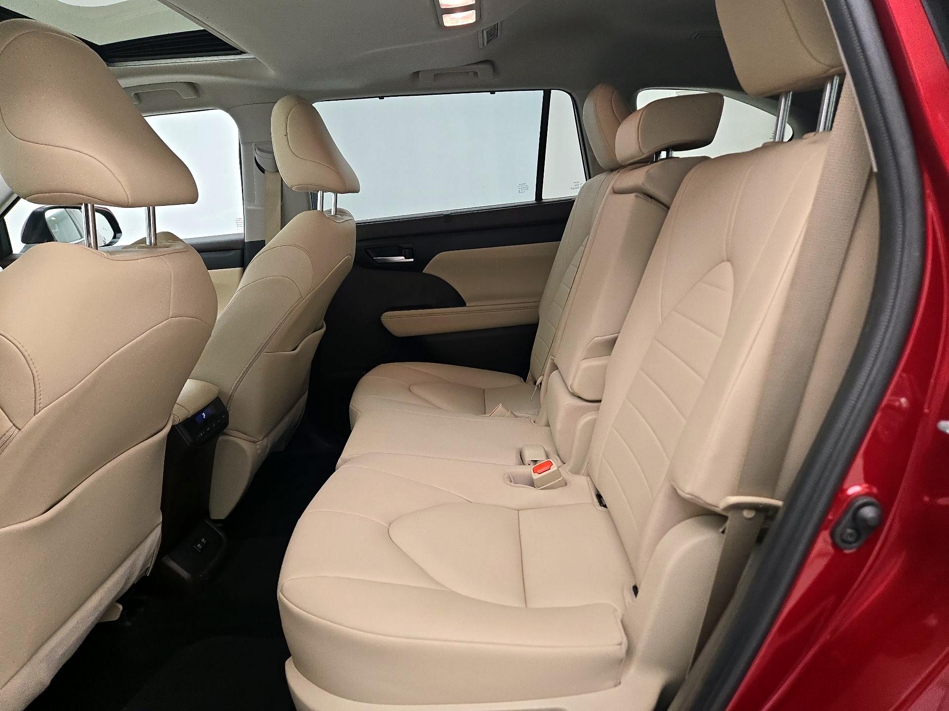 Thumbnail: 2021 Toyota Highlander - 20