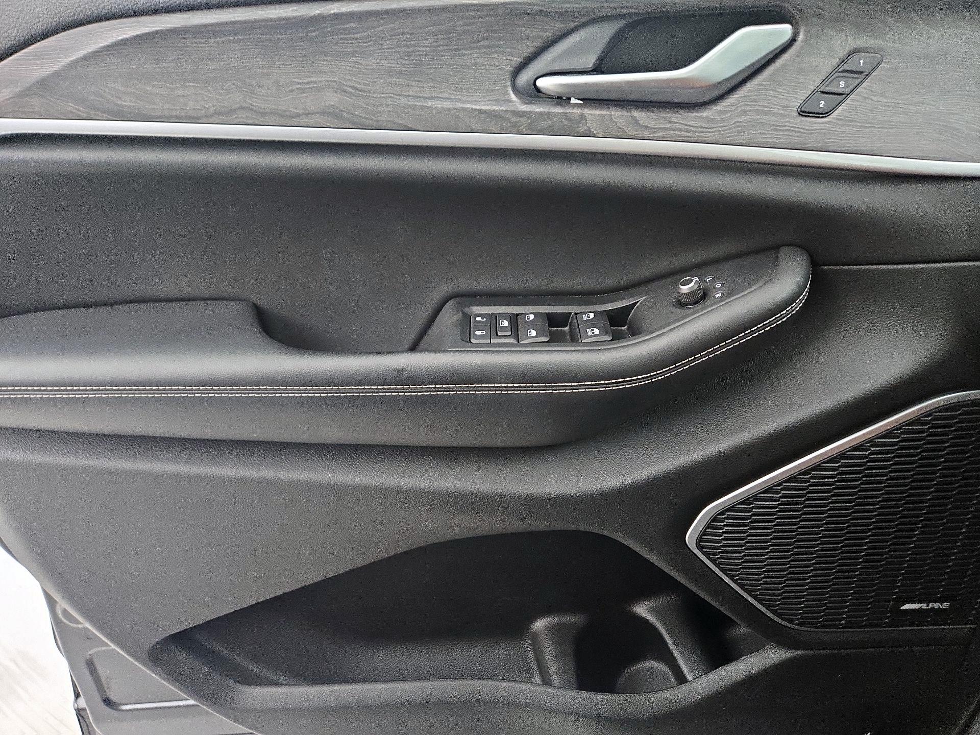 Thumbnail: 2023 Jeep Grand Cherokee - 12