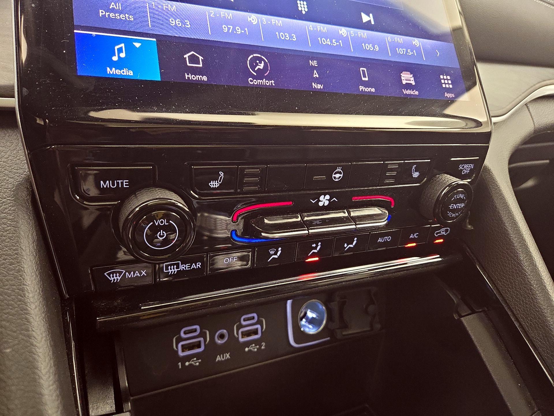 Thumbnail: 2023 Jeep Grand Cherokee - 17