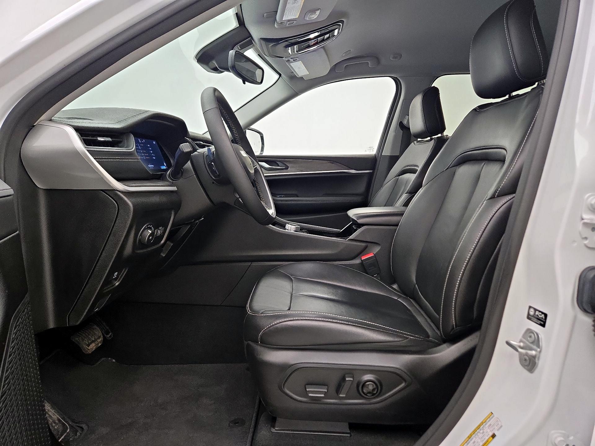 Thumbnail: 2023 Jeep Grand Cherokee - 11