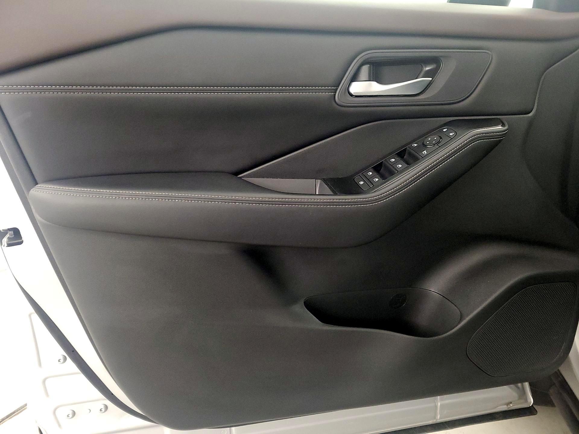 Thumbnail: 2023 Nissan Rogue - 12