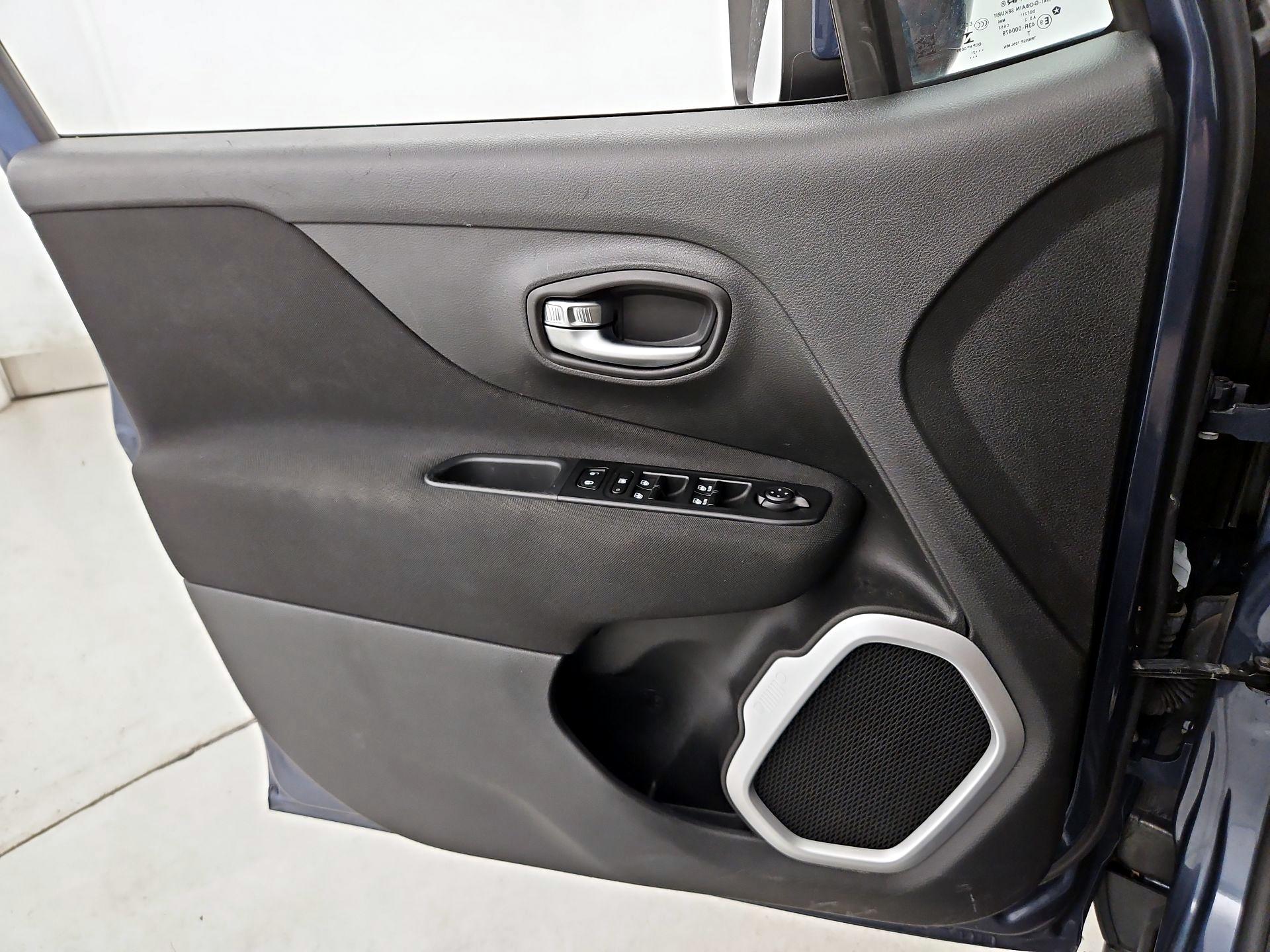 Thumbnail: 2021 Jeep Renegade - 12