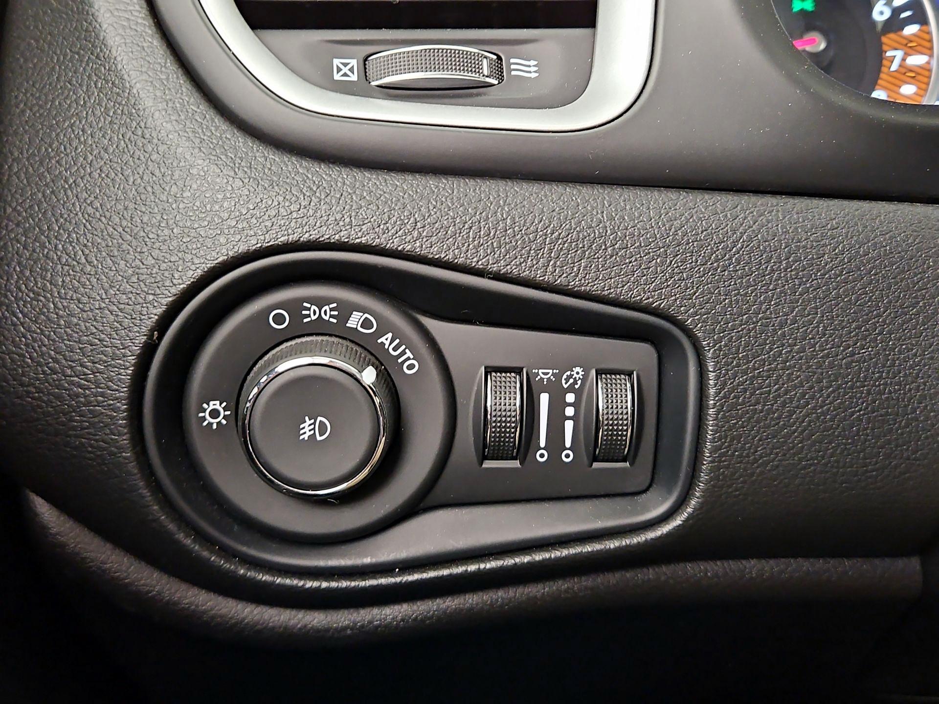 Thumbnail: 2021 Jeep Renegade - 13