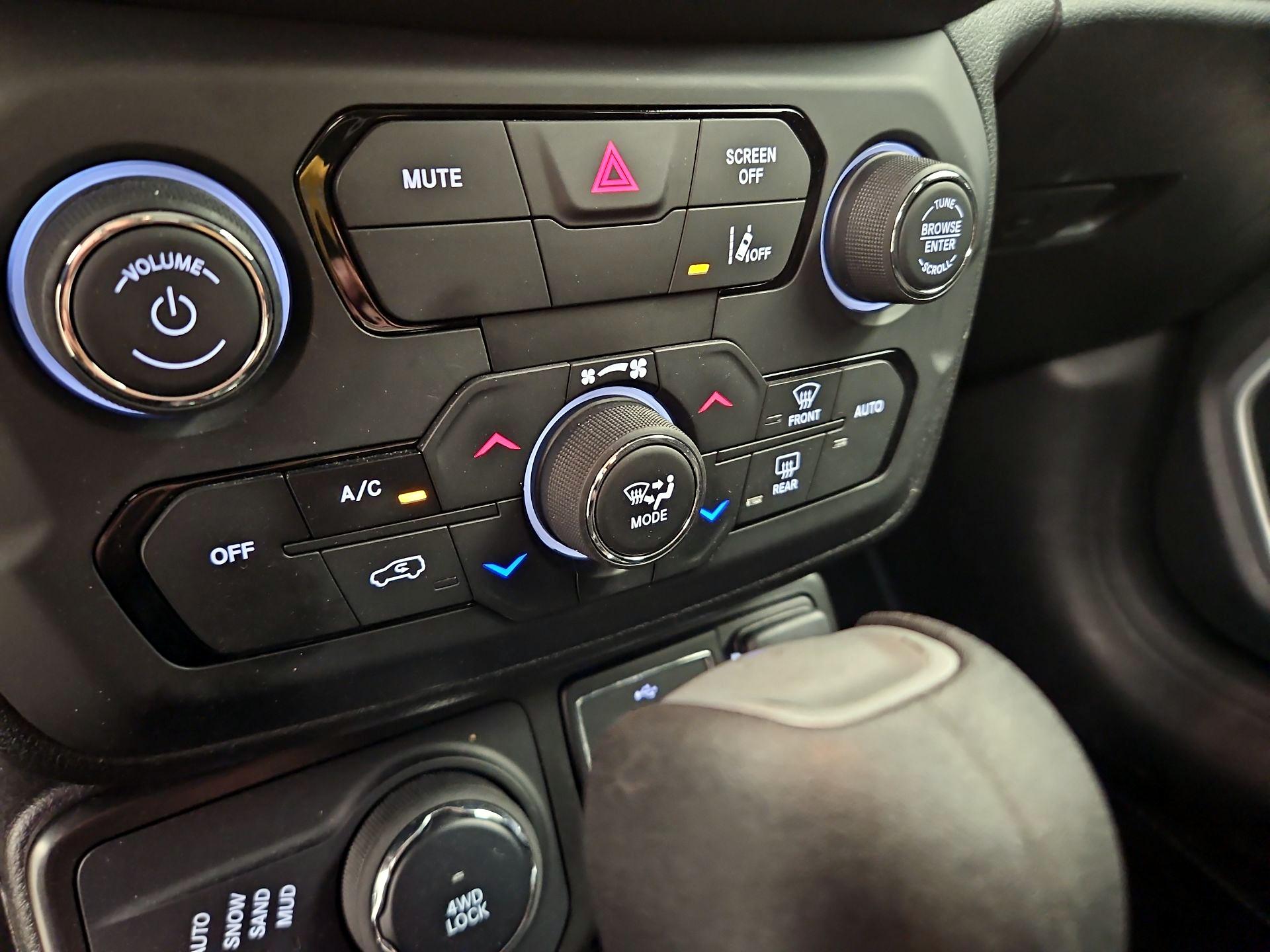 Thumbnail: 2021 Jeep Renegade - 16