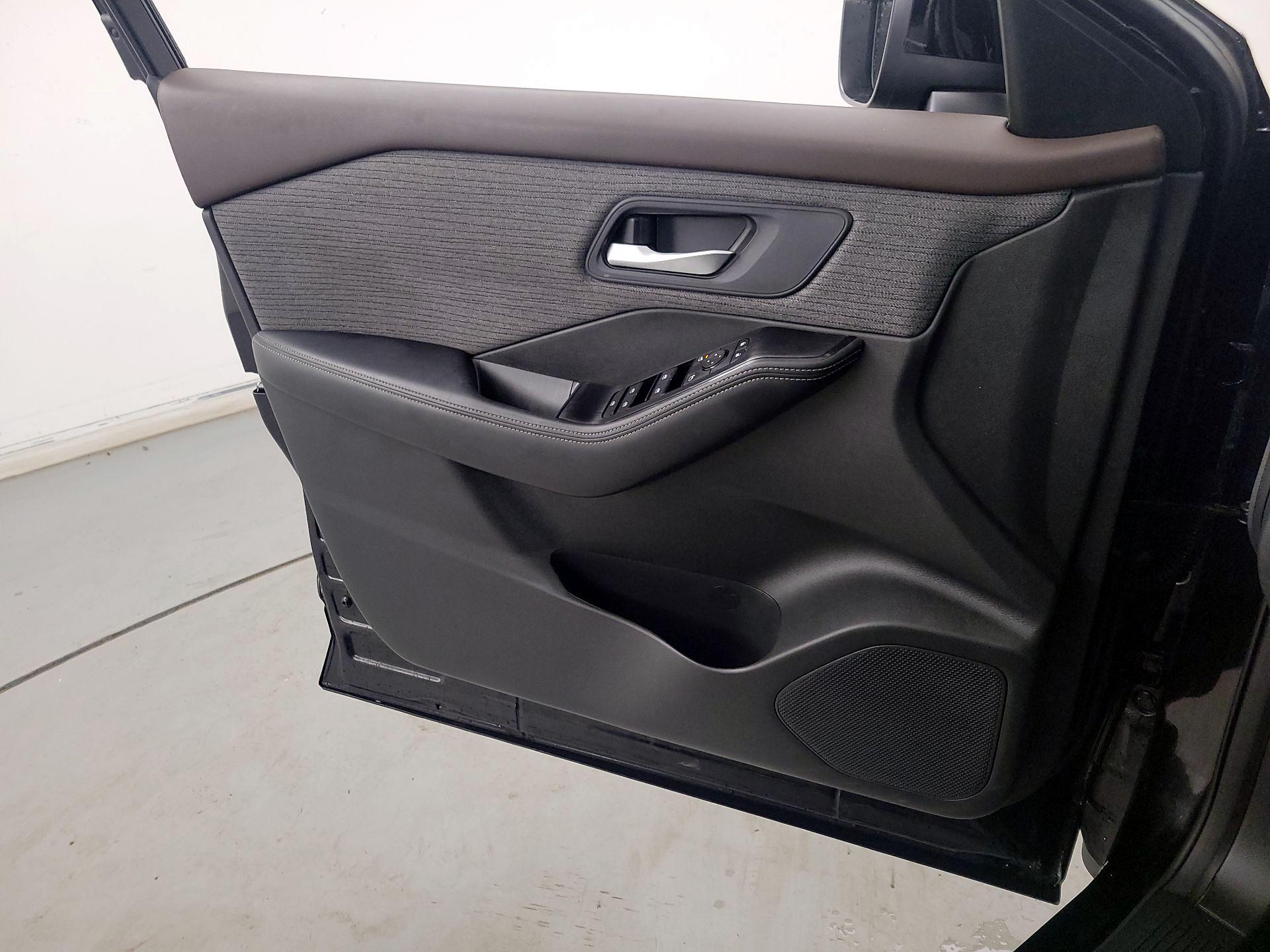 Thumbnail: 2023 Nissan Rogue - 12