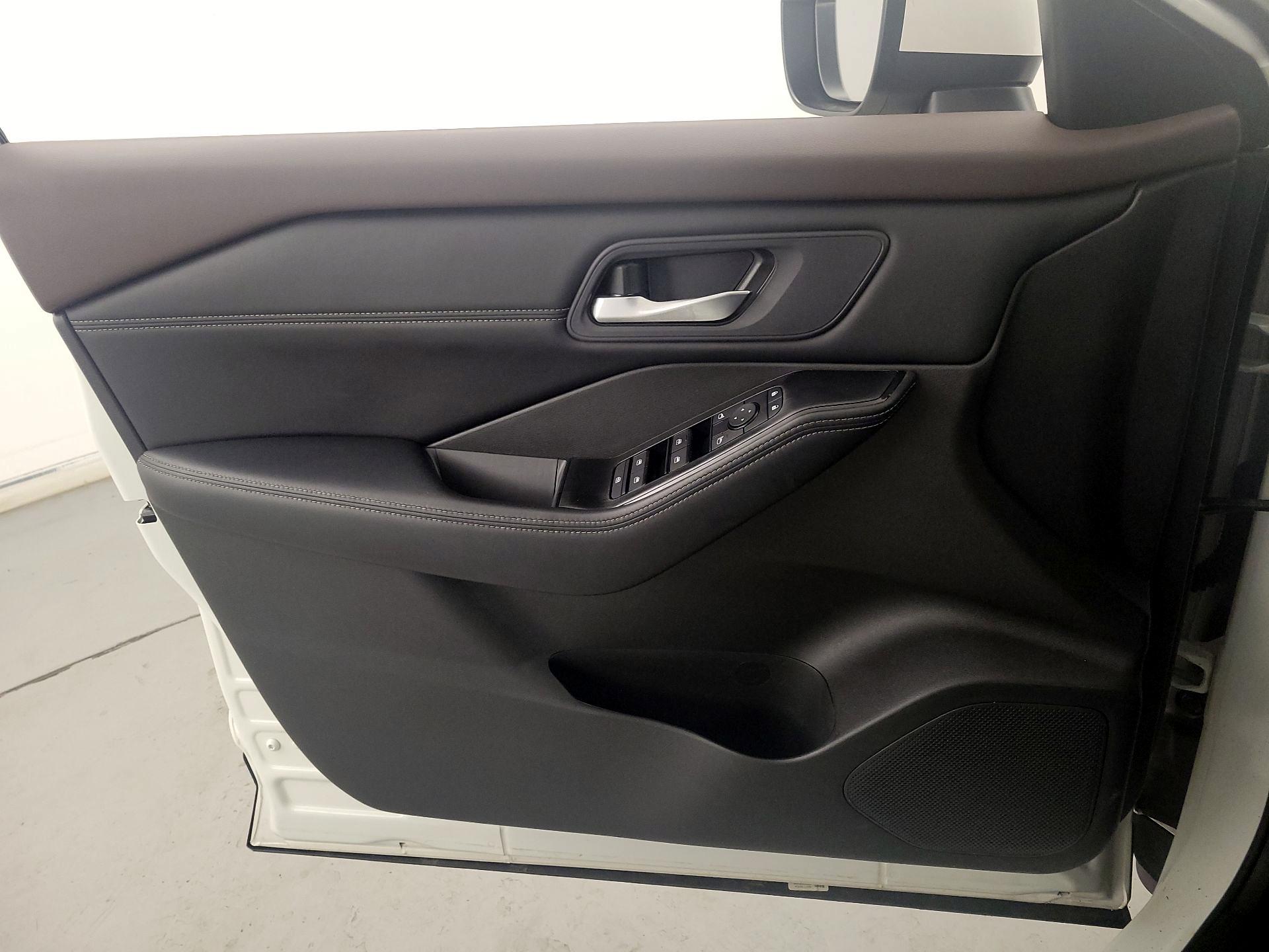 Thumbnail: 2023 Nissan Rogue - 12