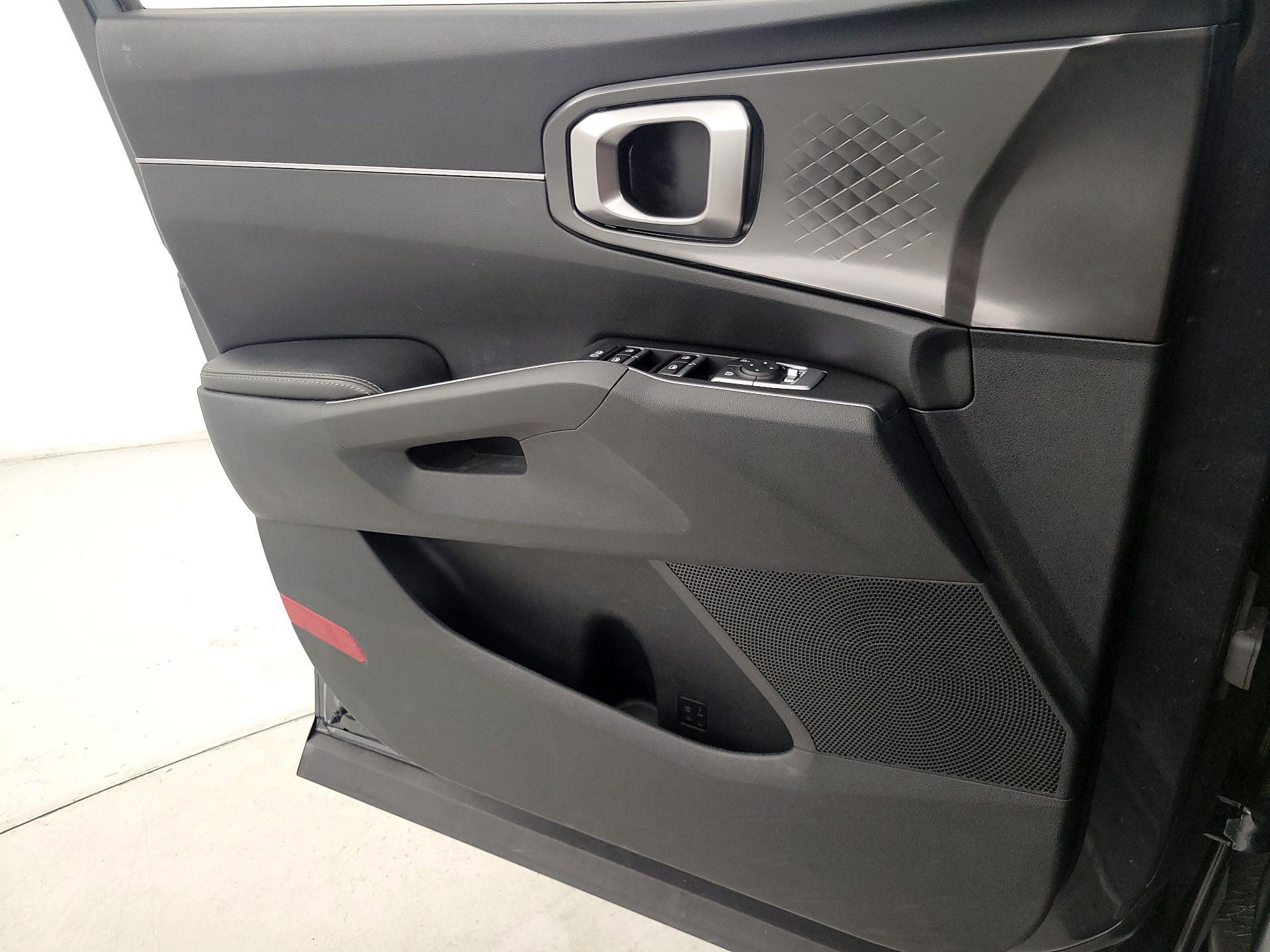 Thumbnail: 2023 Kia Sorento - 12