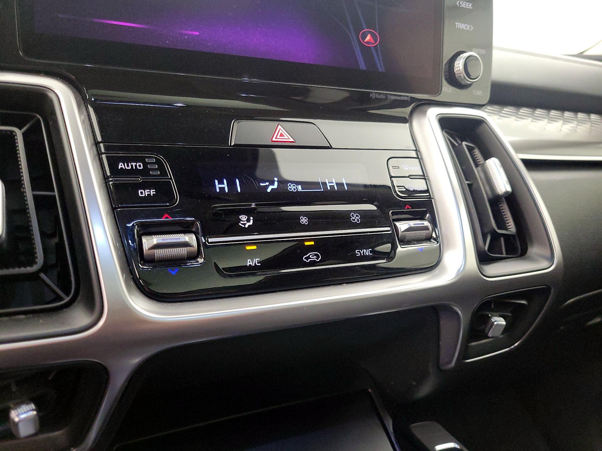 Thumbnail: 2023 Kia Sorento - 17