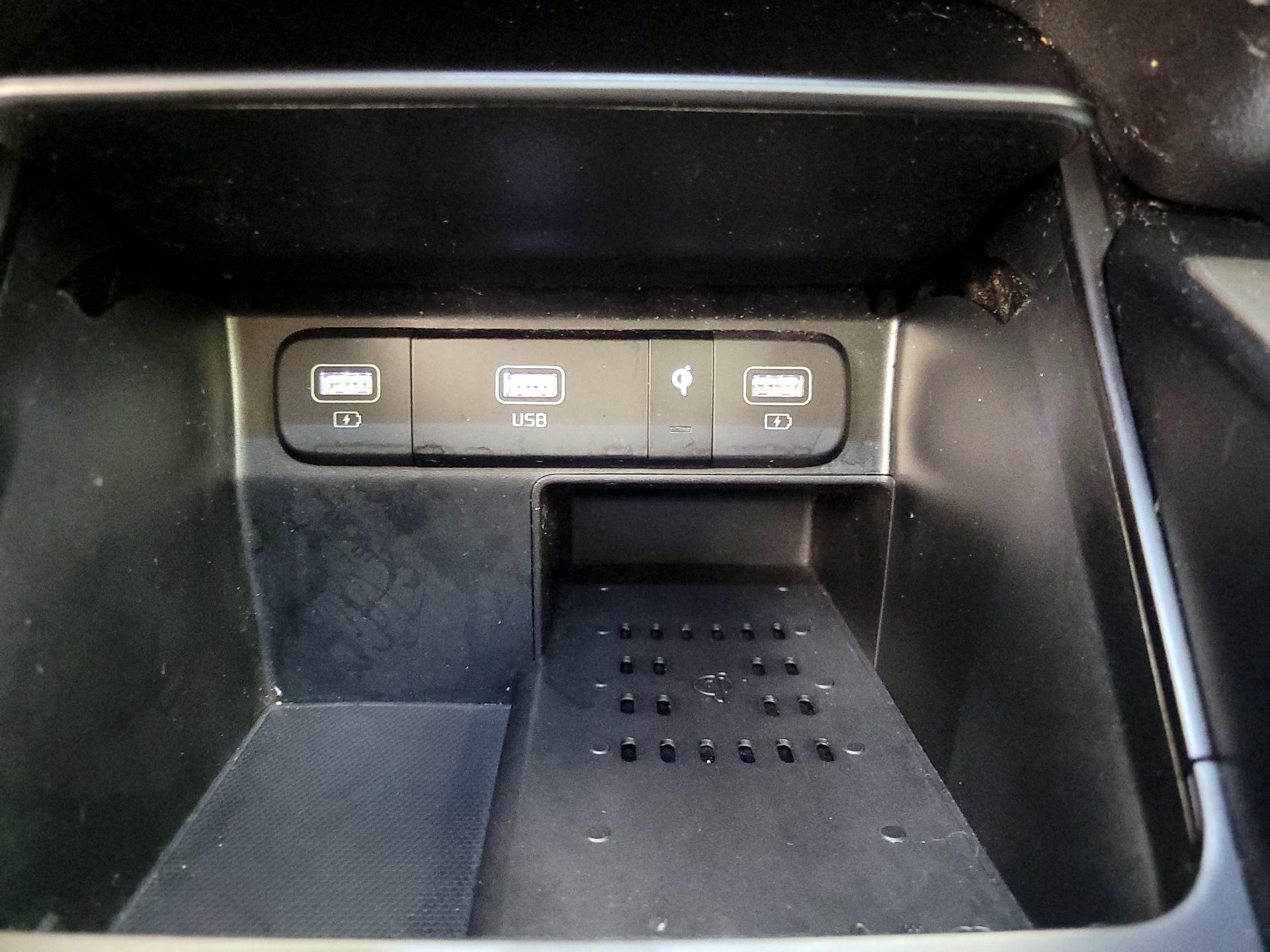 Thumbnail: 2023 Kia Sorento - 19