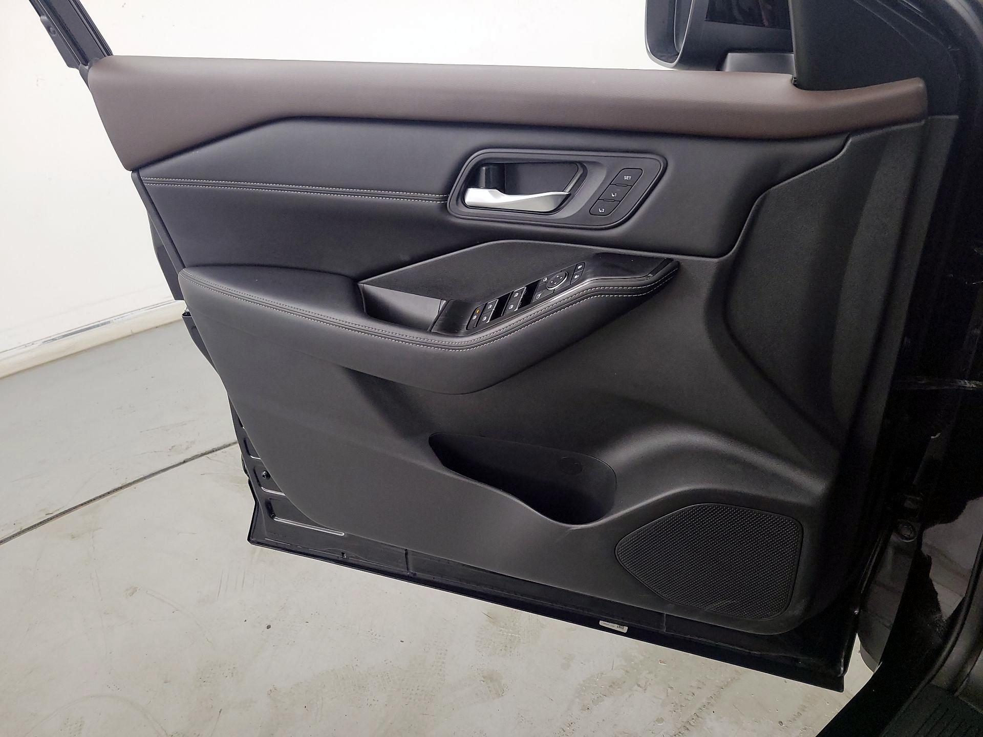 Thumbnail: 2023 Nissan Rogue - 12