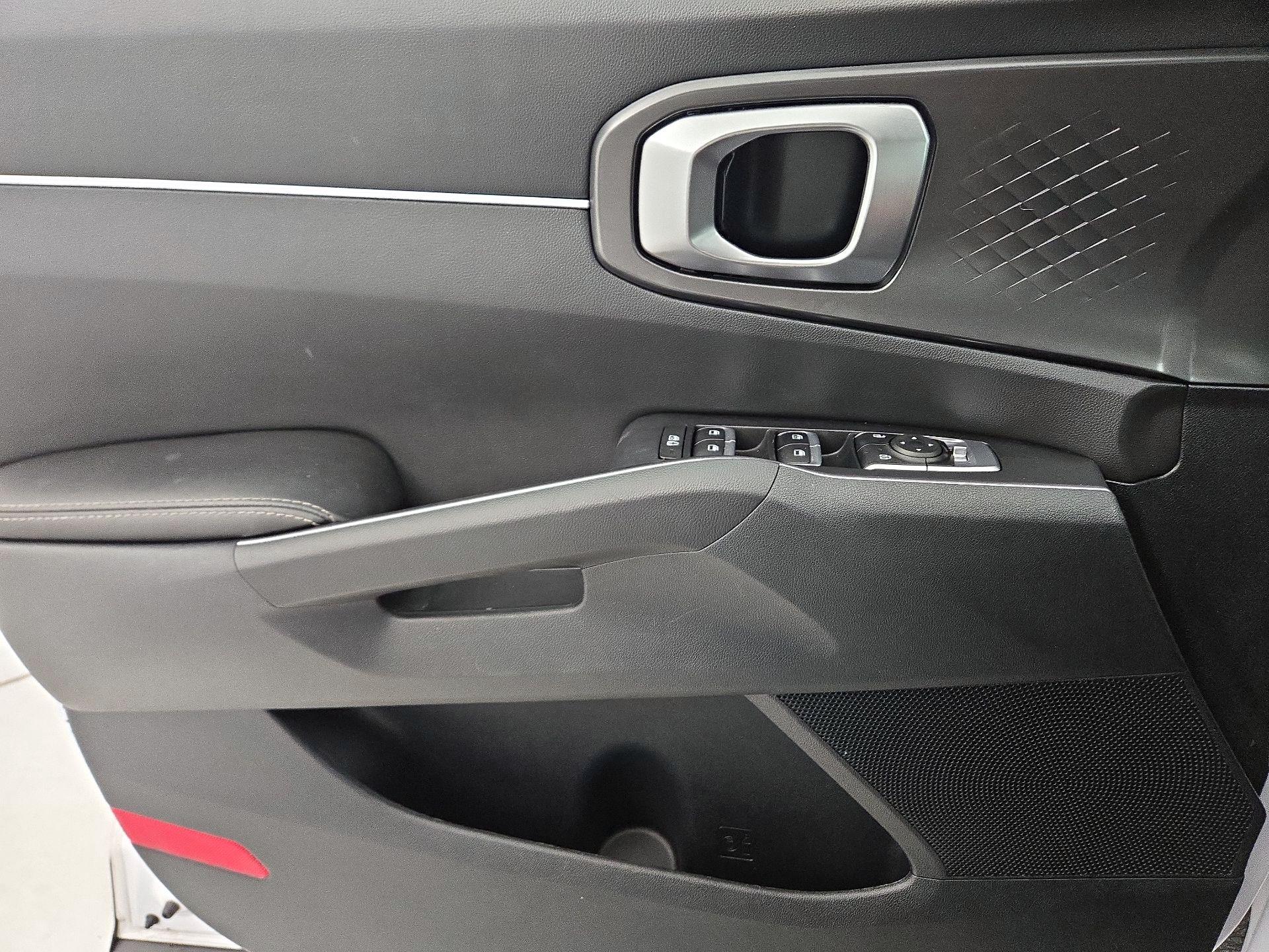 Thumbnail: 2023 Kia Sorento - 12