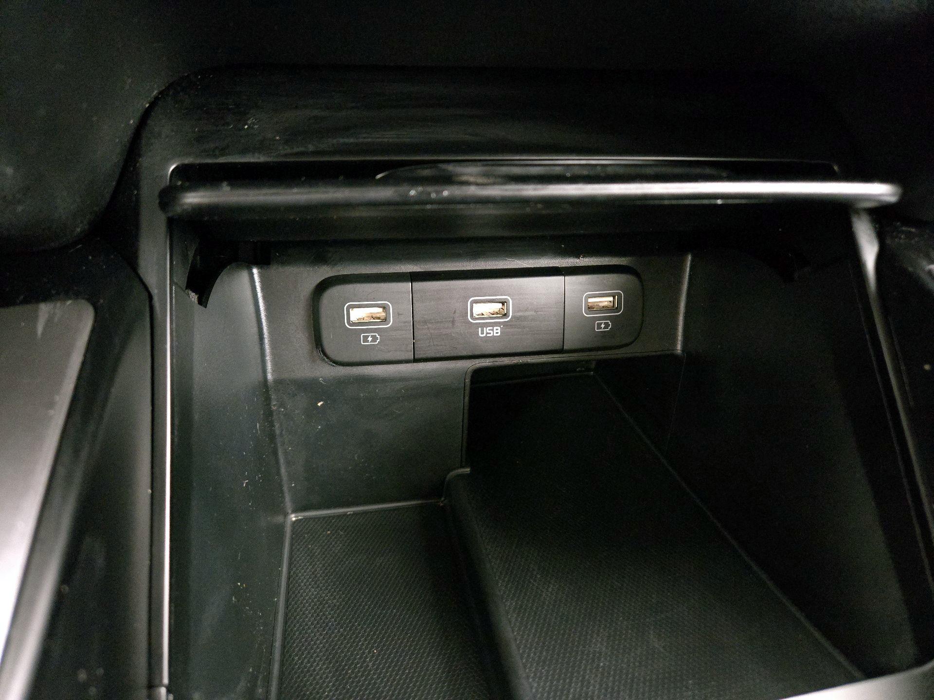 Thumbnail: 2023 Kia Sorento - 18