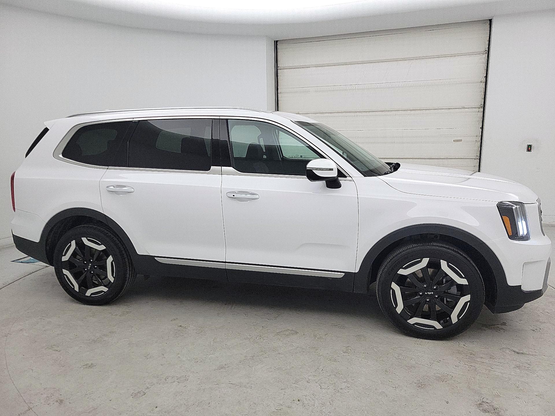 Thumbnail: 2023 Kia Telluride - 4