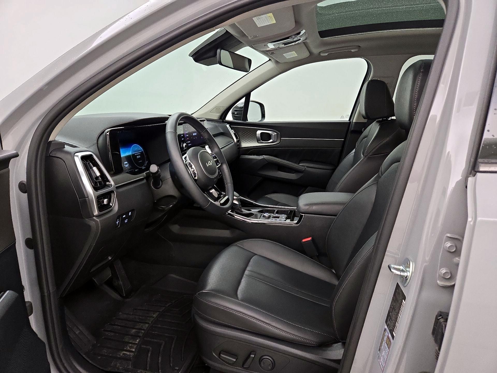 Thumbnail: 2023 Kia Sorento - 11