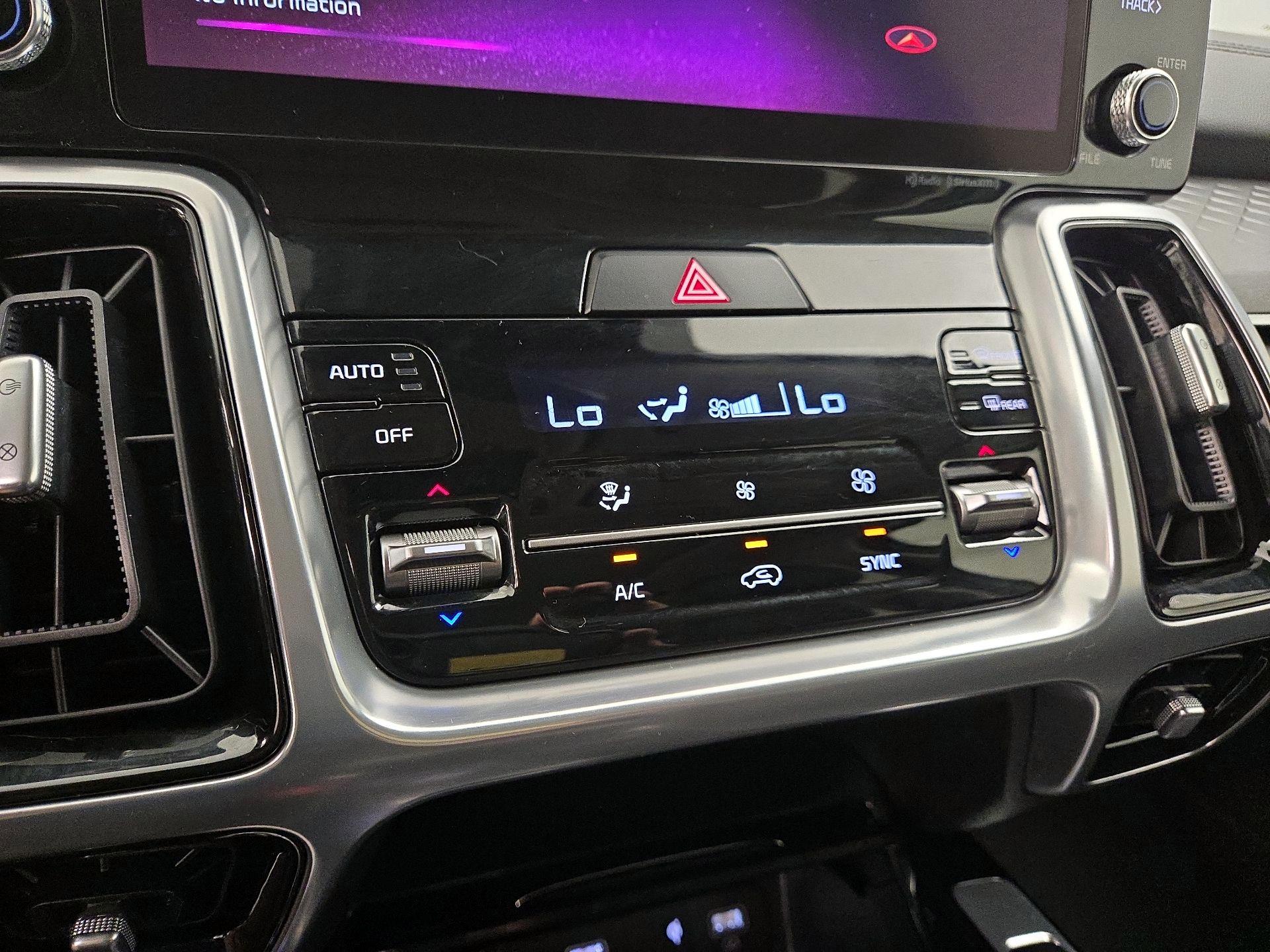 Thumbnail: 2023 Kia Sorento - 17