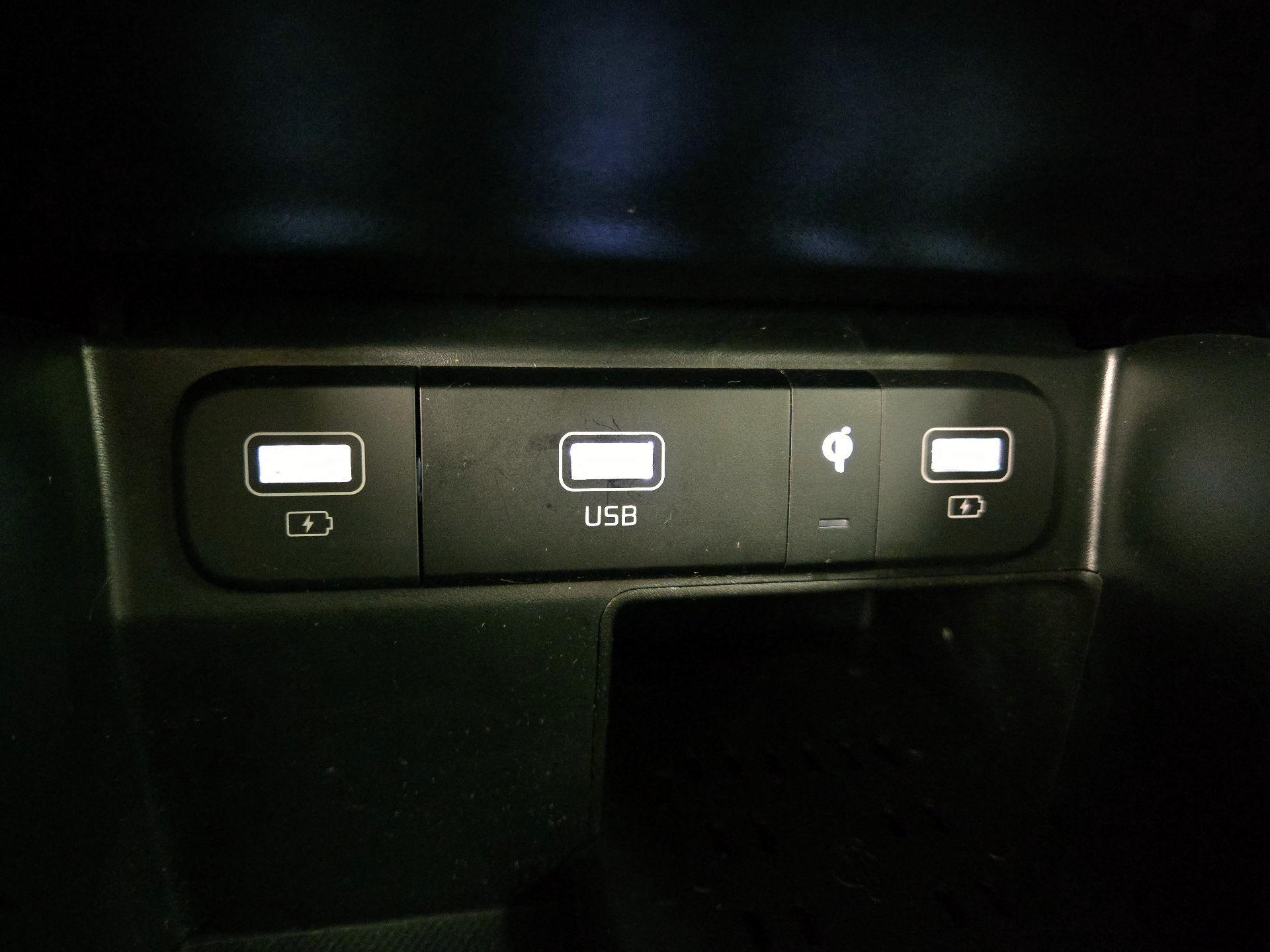 Thumbnail: 2023 Kia Sorento - 19