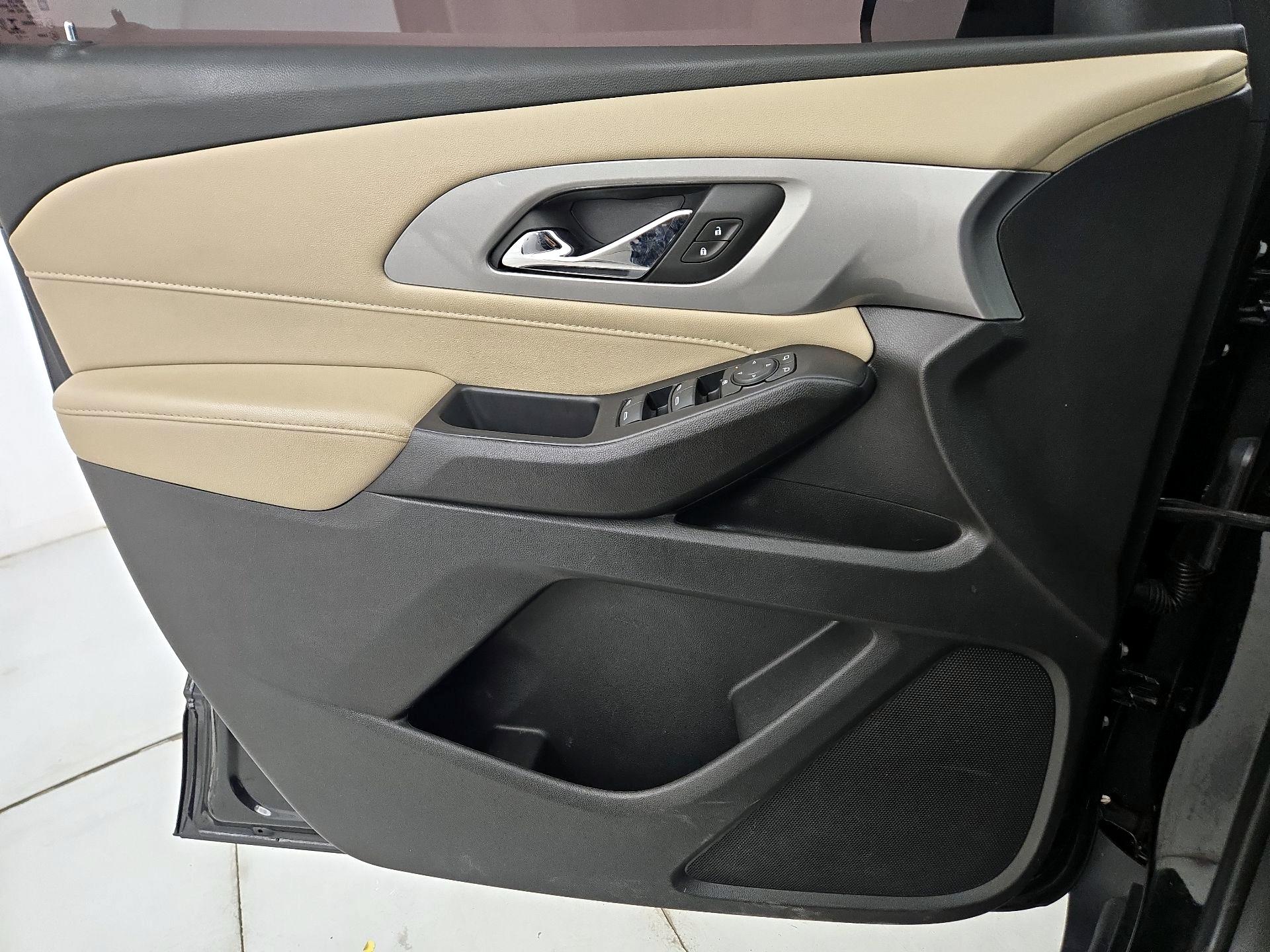 Thumbnail: 2022 Chevrolet Traverse - 12