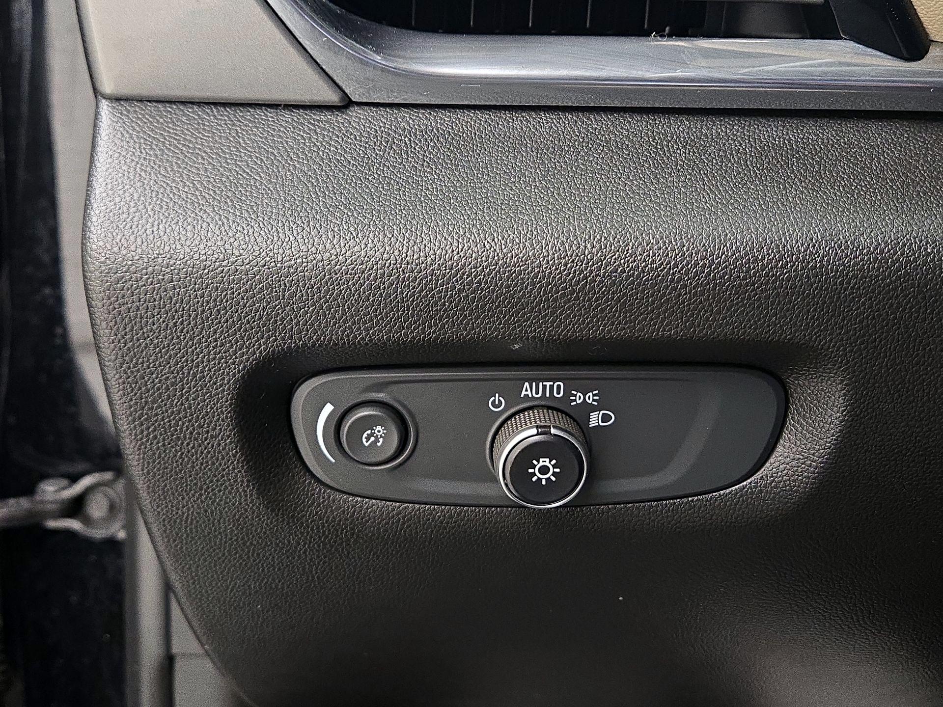 Thumbnail: 2022 Chevrolet Traverse - 13