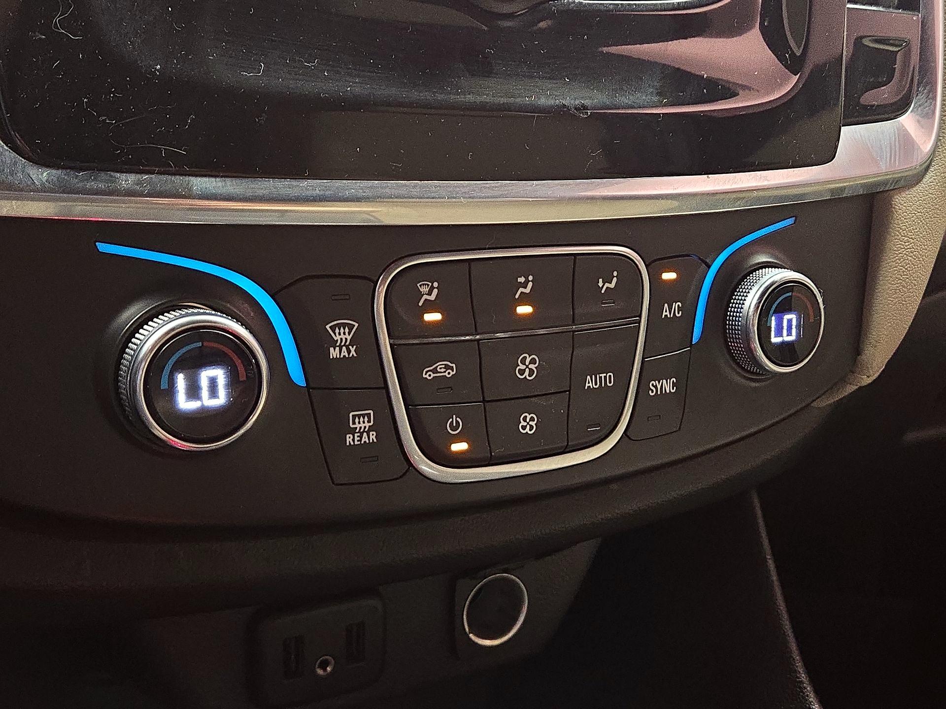 Thumbnail: 2022 Chevrolet Traverse - 16