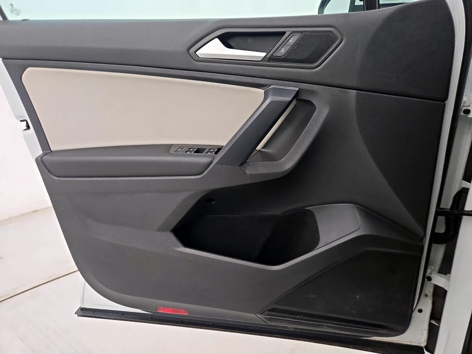 Thumbnail: 2021 Volkswagen Tiguan - 12