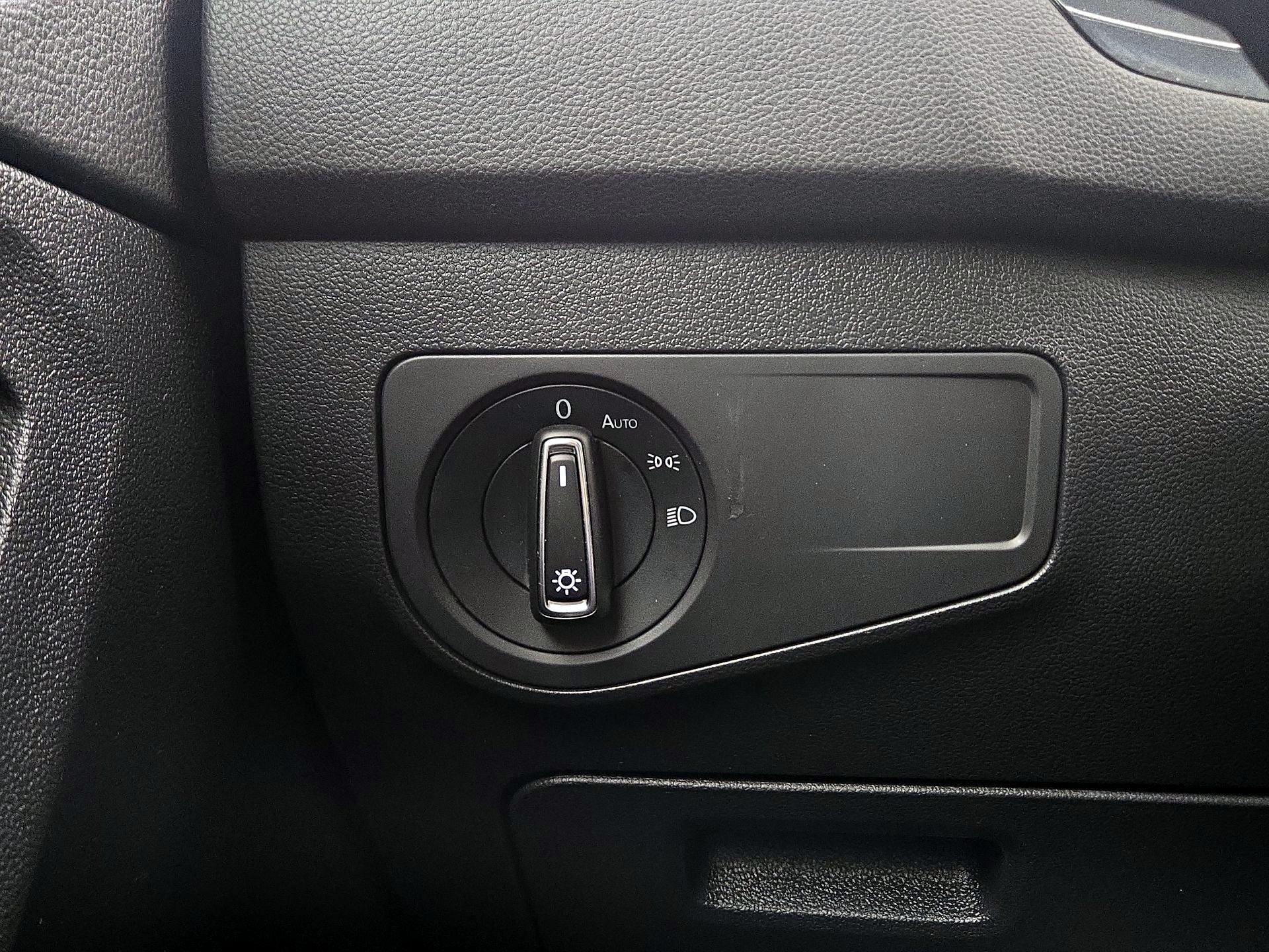 Thumbnail: 2021 Volkswagen Tiguan - 13