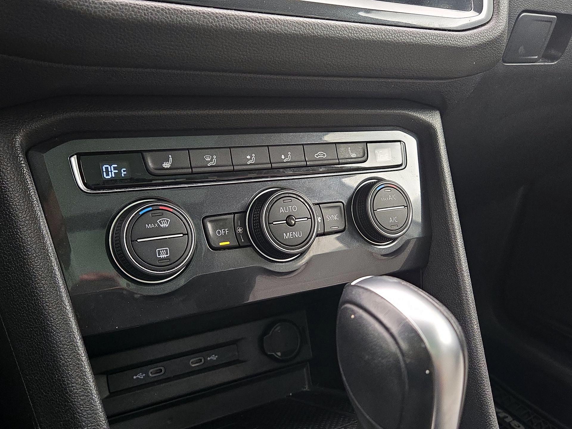 Thumbnail: 2021 Volkswagen Tiguan - 16