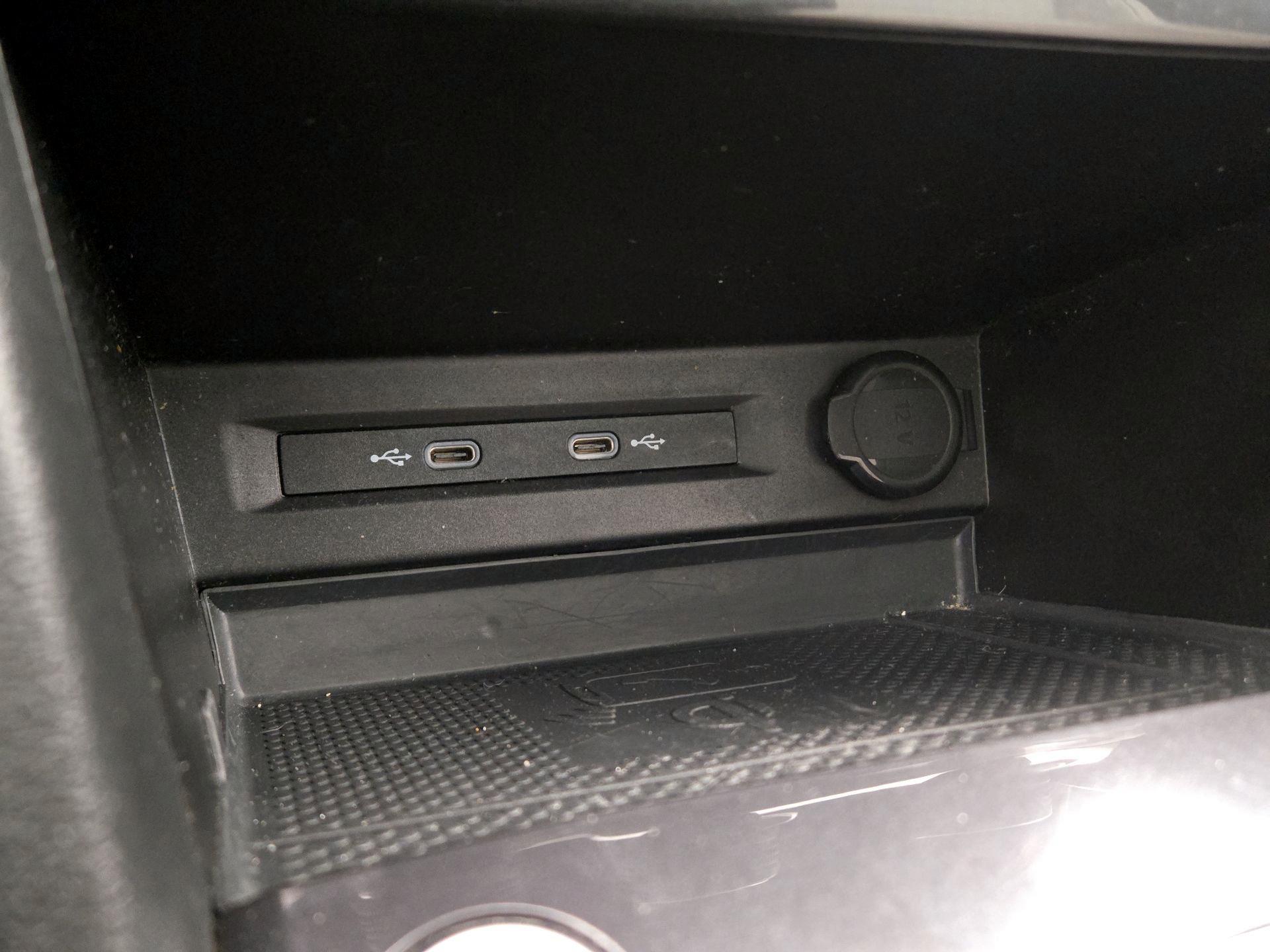 Thumbnail: 2021 Volkswagen Tiguan - 18