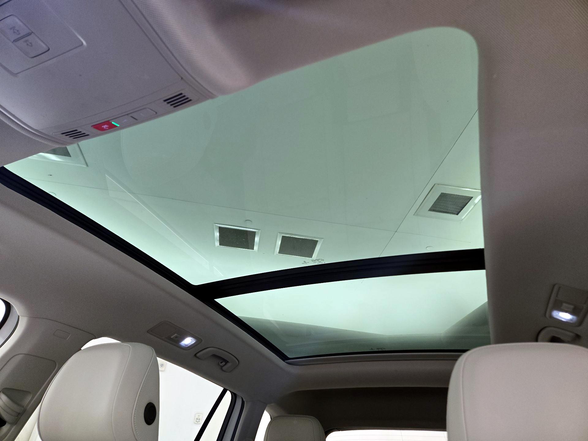 Thumbnail: 2021 Volkswagen Tiguan - 19