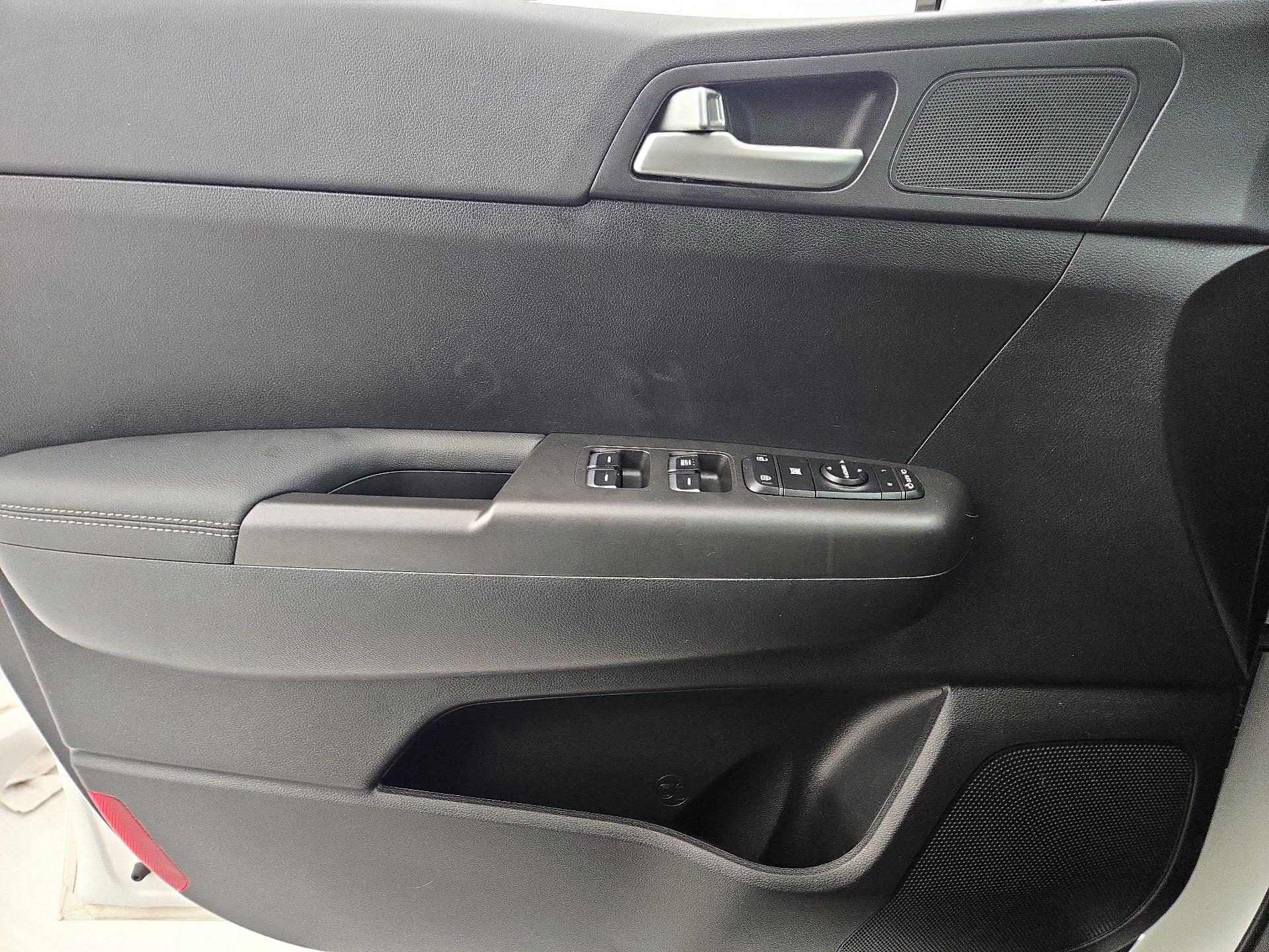 Thumbnail: 2022 Kia Sportage - 12