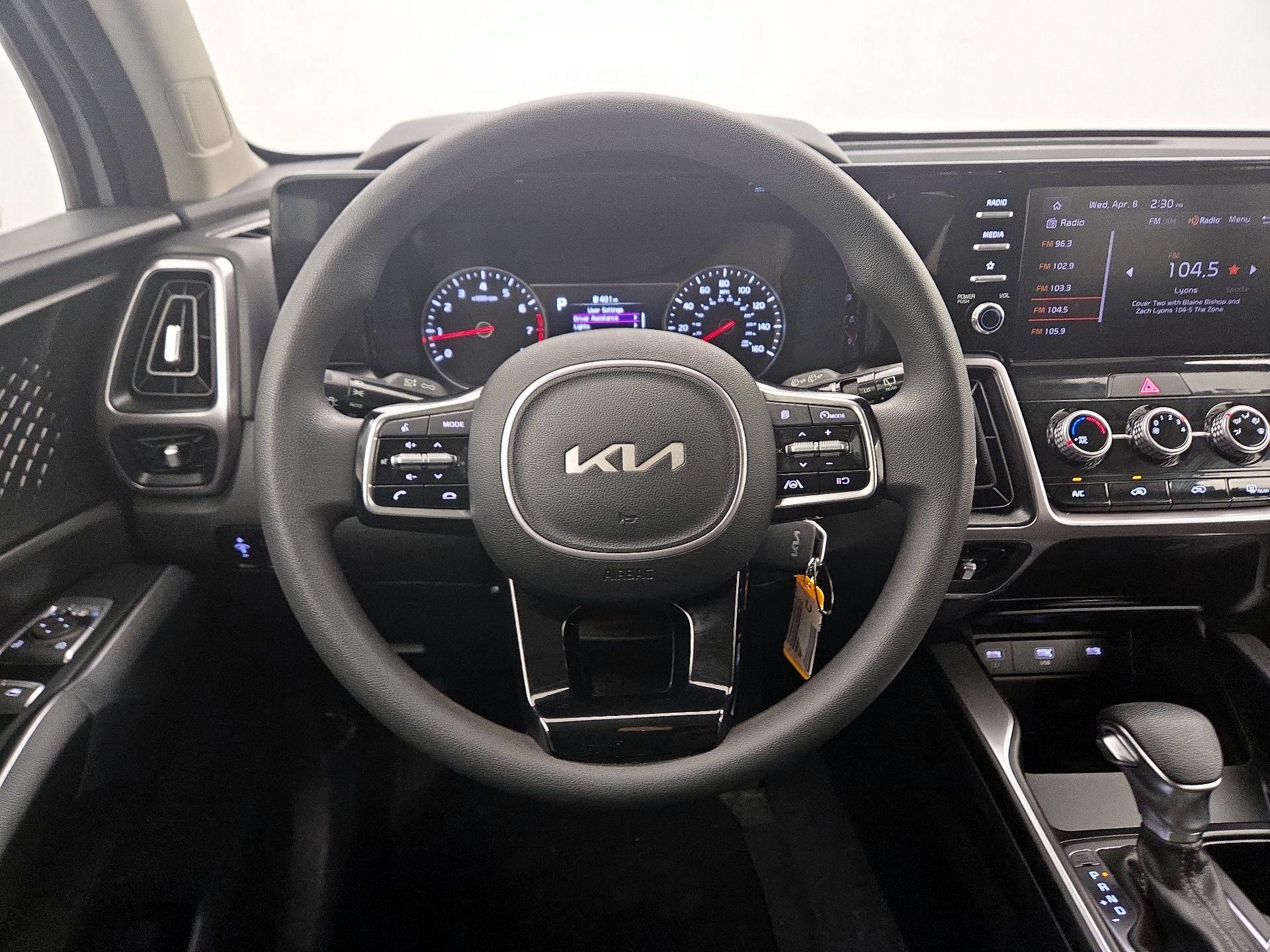 Thumbnail: 2023 Kia Sorento - 10