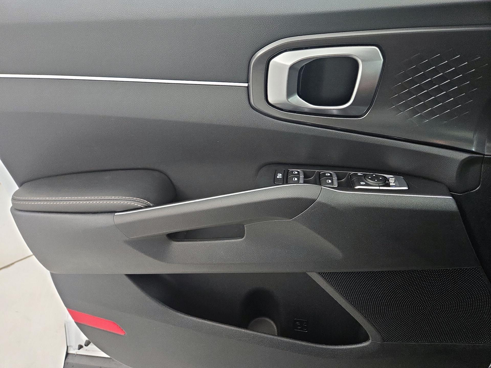 Thumbnail: 2023 Kia Sorento - 12