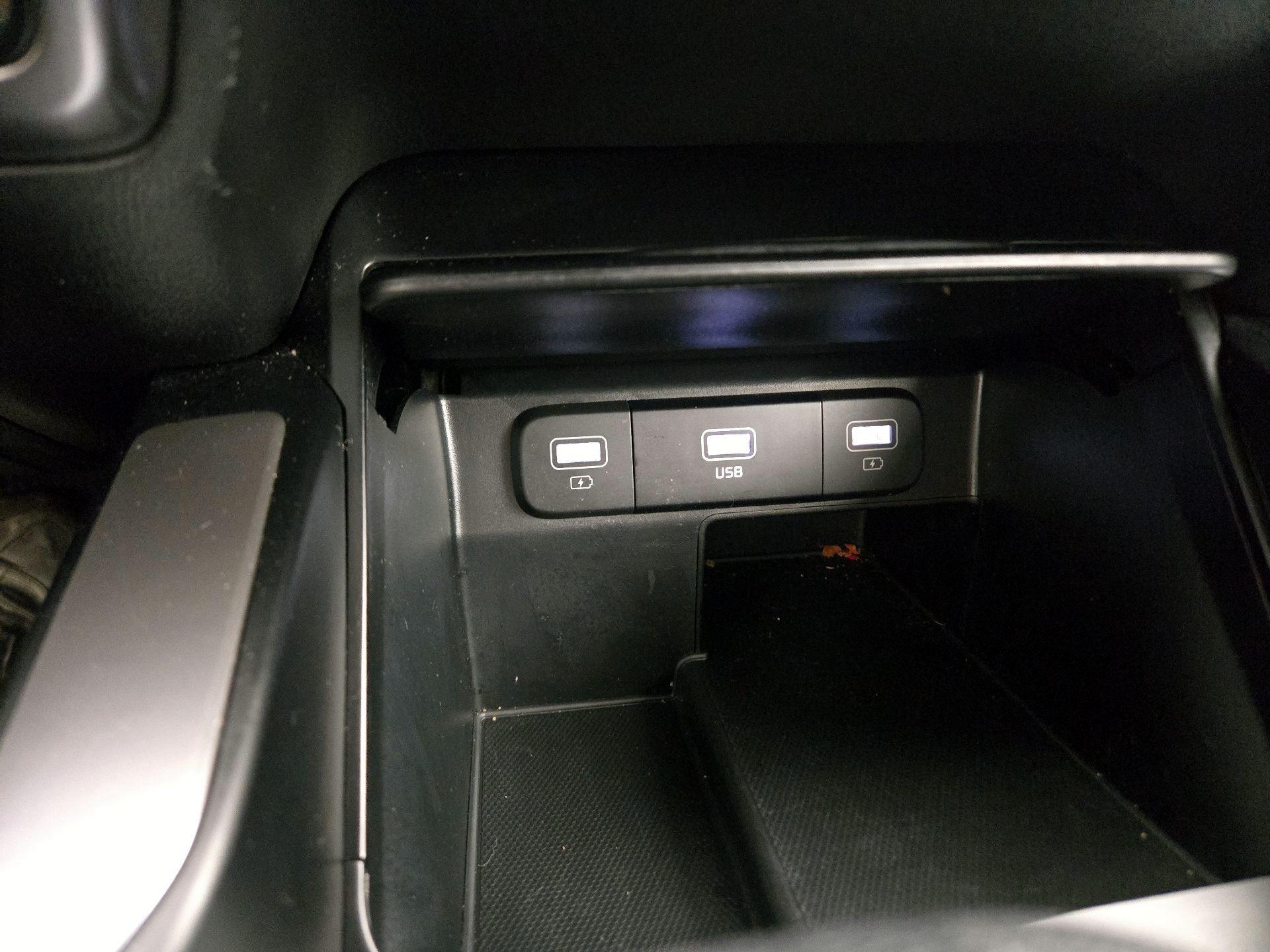 Thumbnail: 2023 Kia Sorento - 18