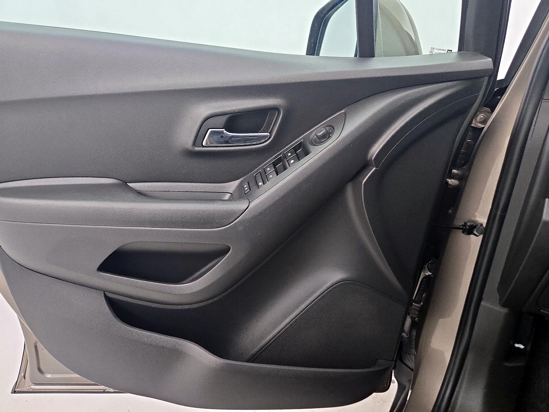 Thumbnail: 2021 Chevrolet Trax - 12