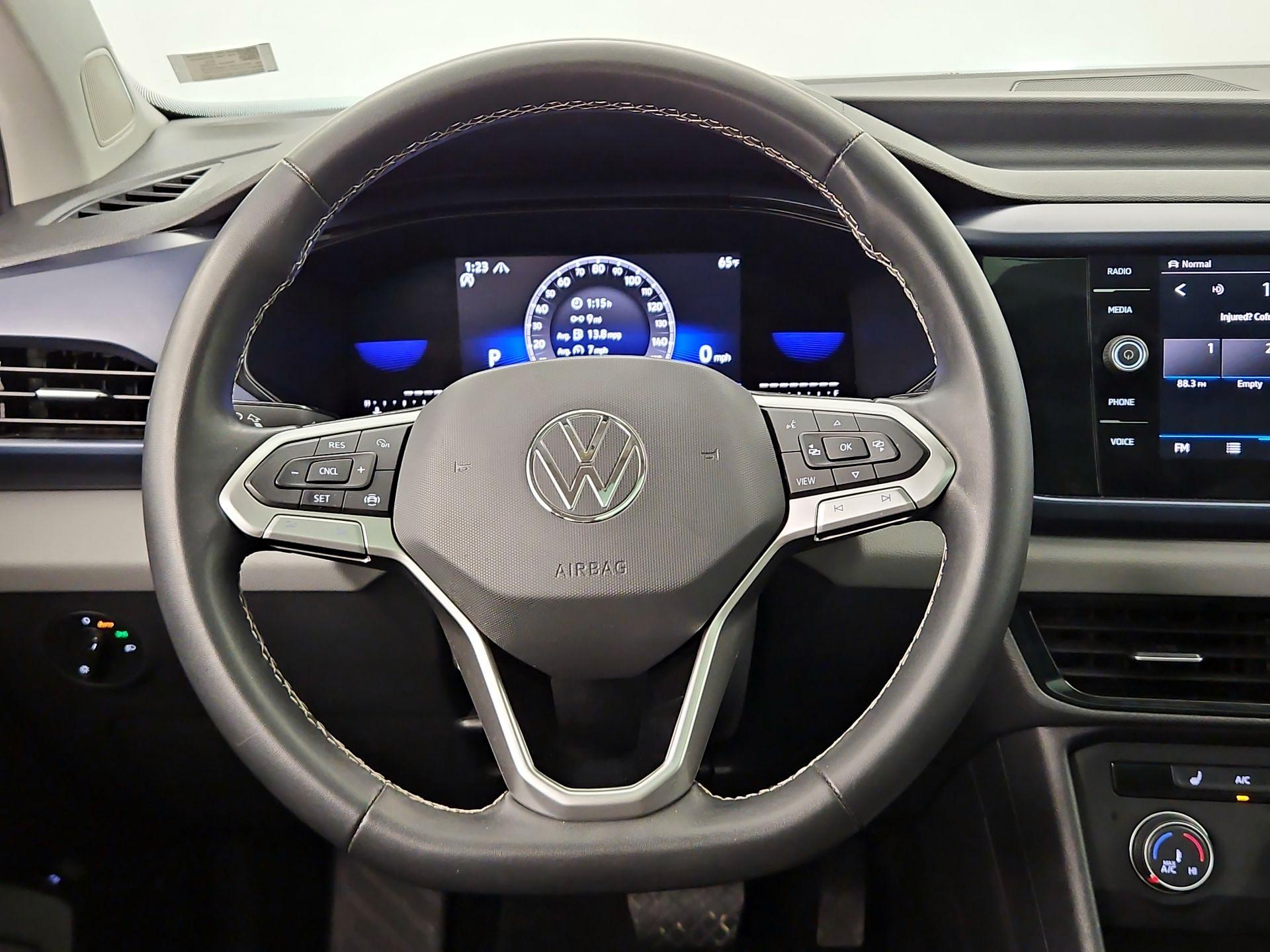 Thumbnail: 2022 Volkswagen Taos - 10