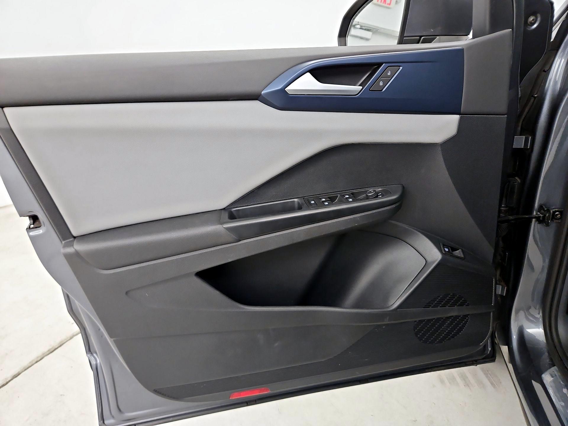 Thumbnail: 2022 Volkswagen Taos - 12