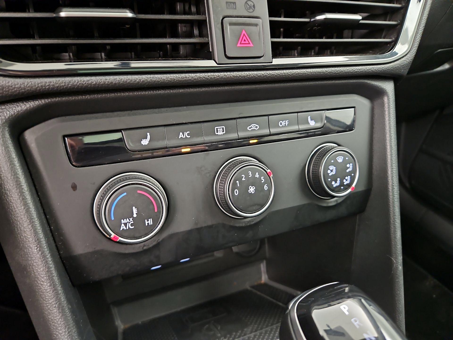 Thumbnail: 2022 Volkswagen Taos - 16