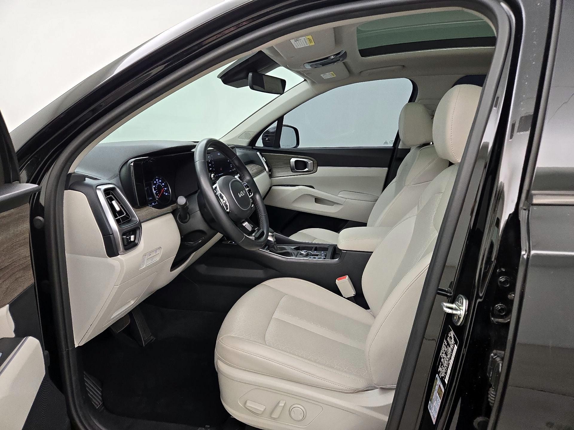 Thumbnail: 2023 Kia Sorento - 11