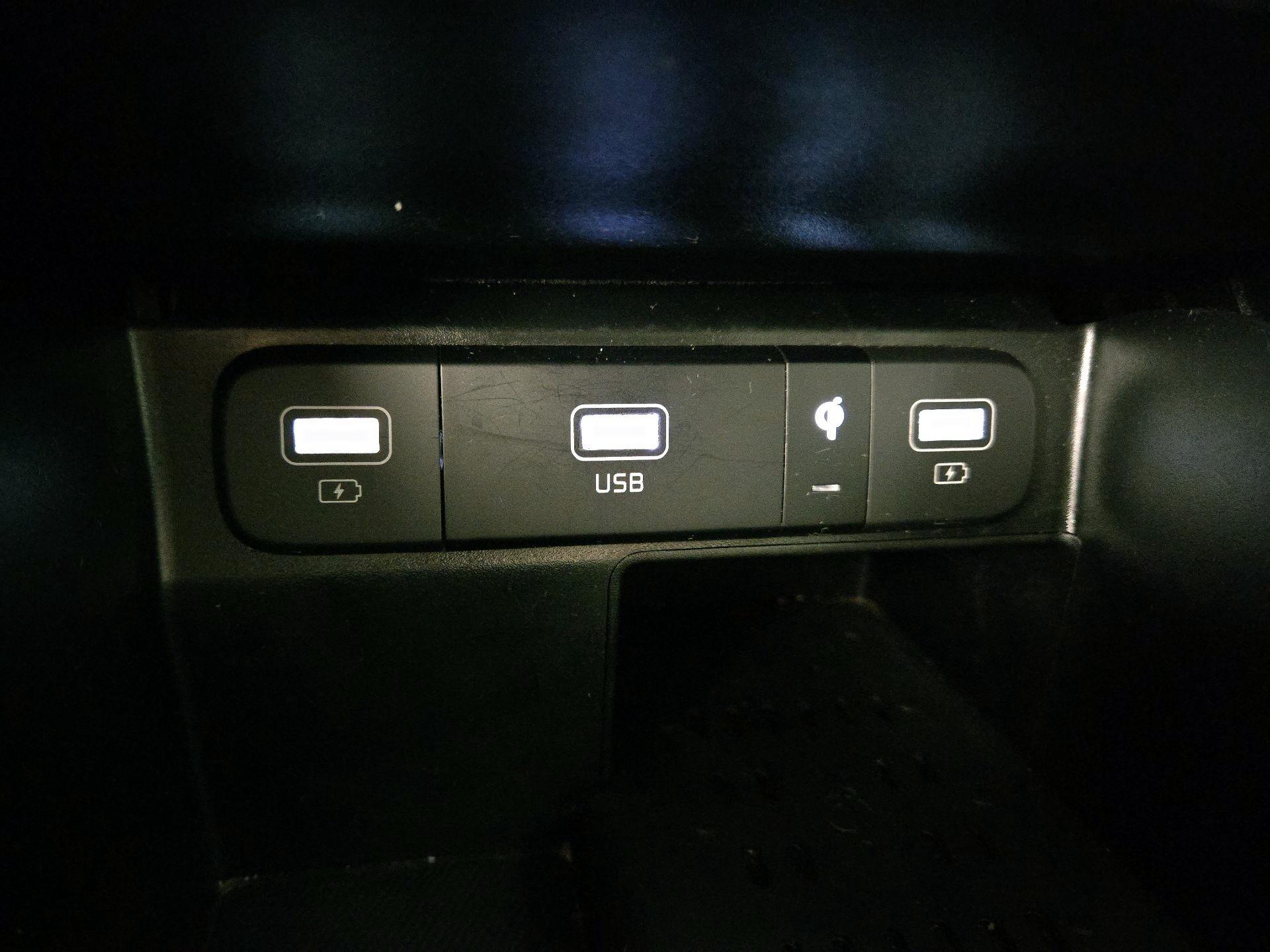 Thumbnail: 2023 Kia Sorento - 19