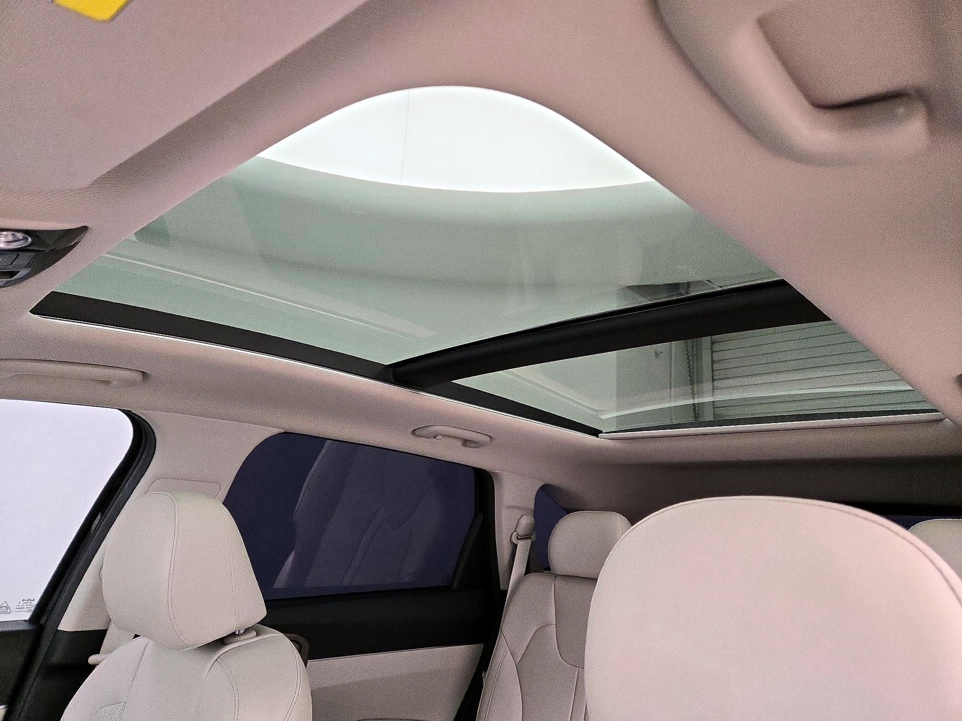 Thumbnail: 2023 Kia Sorento - 20