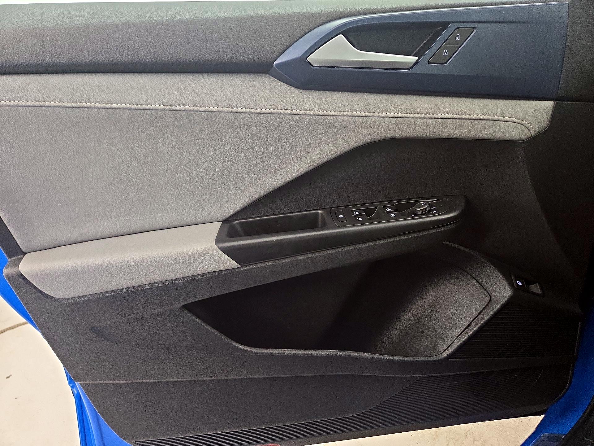 Thumbnail: 2023 Volkswagen Taos - 12