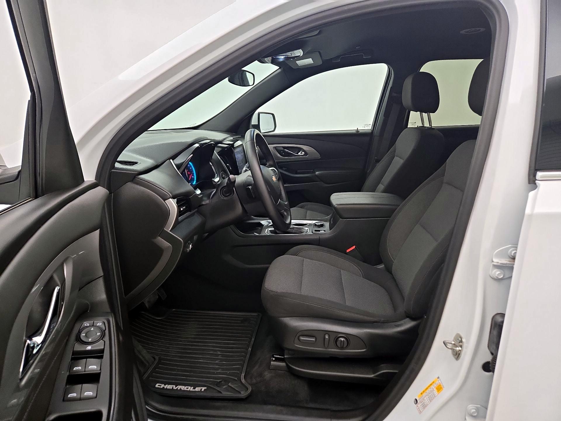 Thumbnail: 2023 Chevrolet Traverse - 11
