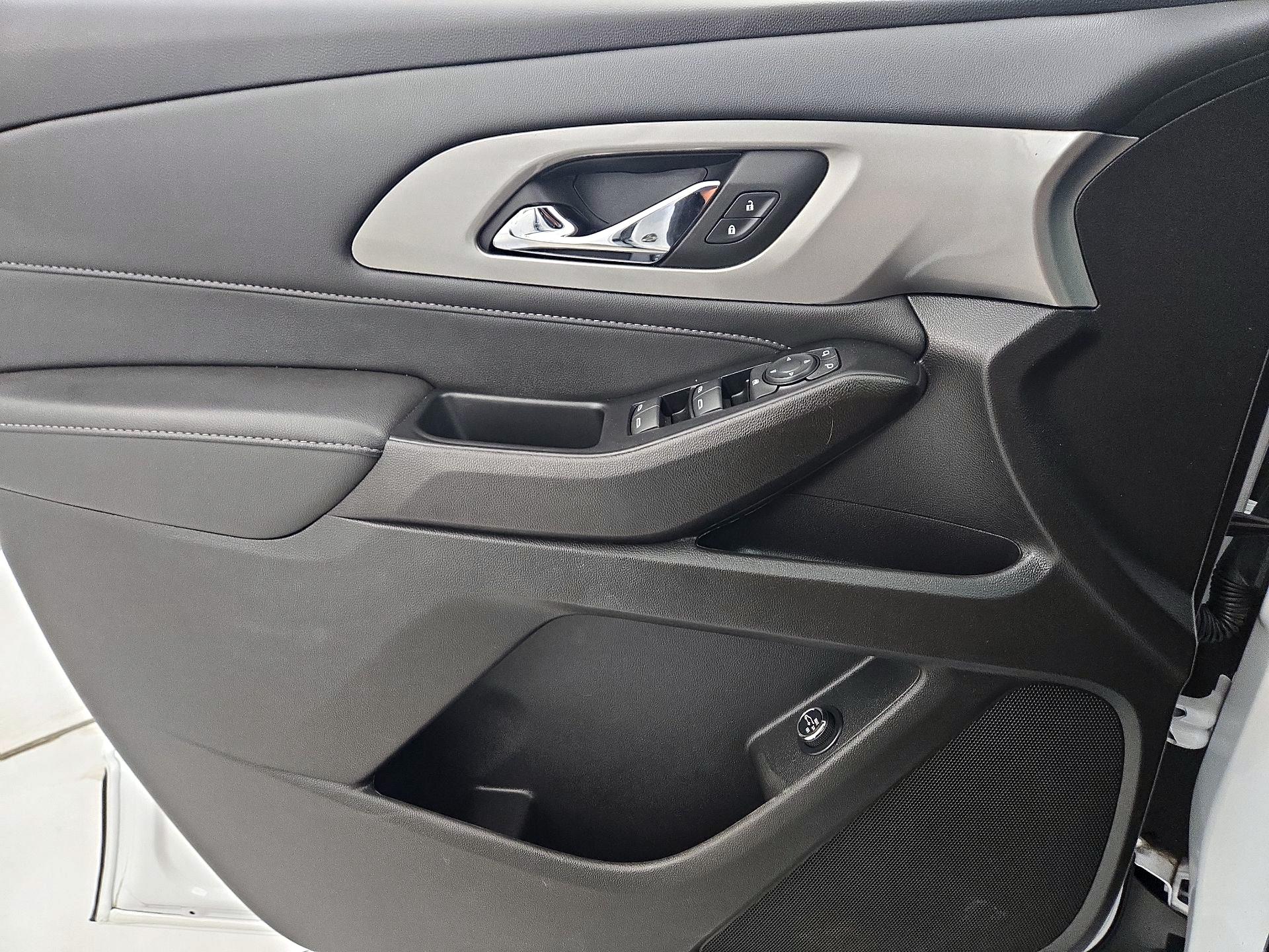 Thumbnail: 2023 Chevrolet Traverse - 12