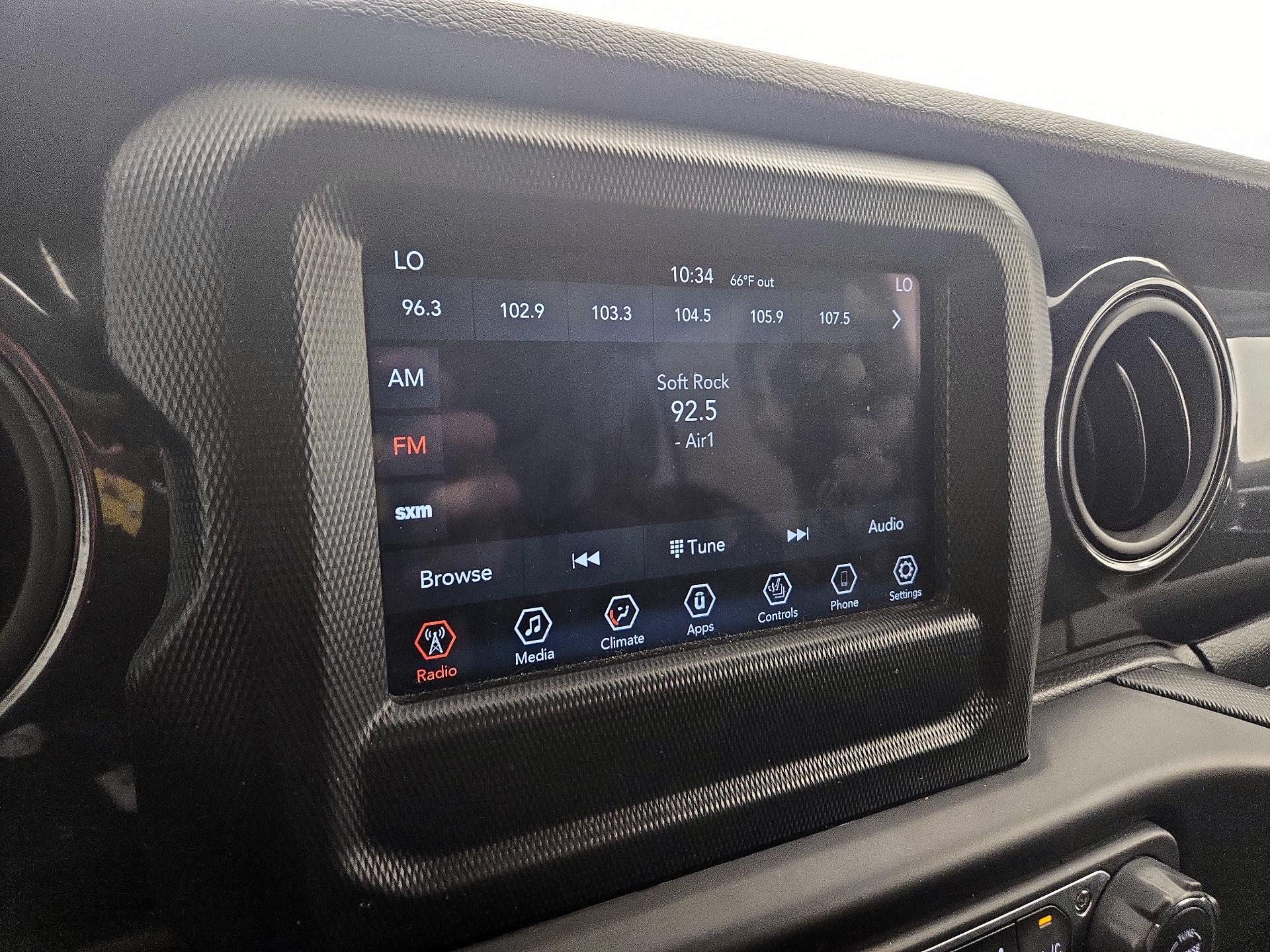 Thumbnail: 2022 Jeep Wrangler - 15