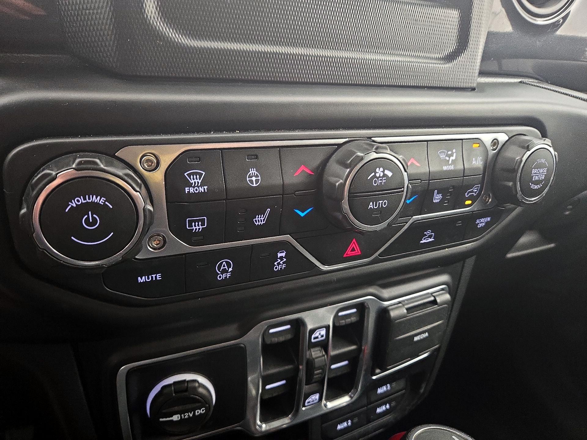 Thumbnail: 2022 Jeep Wrangler - 16