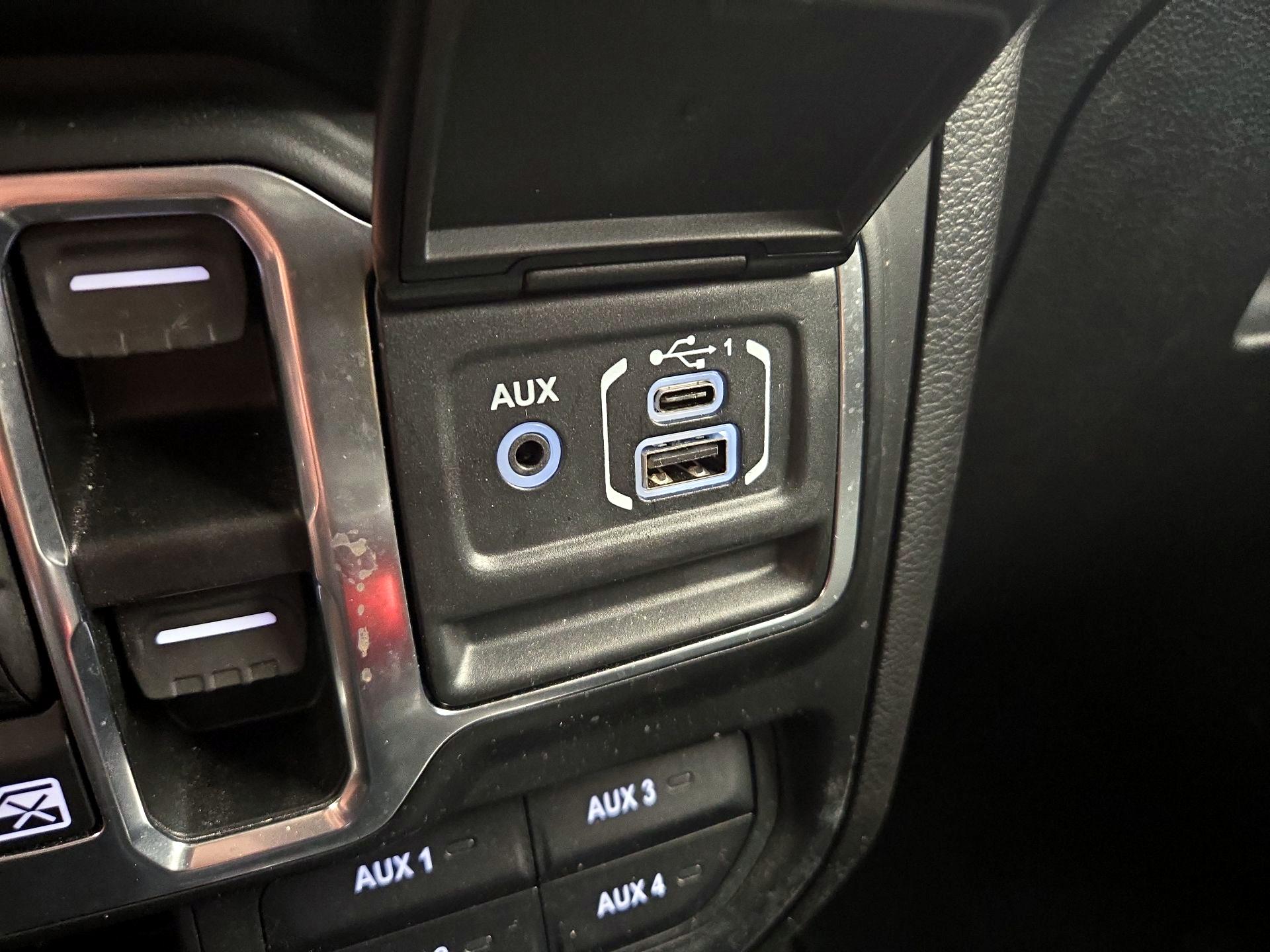 Thumbnail: 2022 Jeep Wrangler - 18