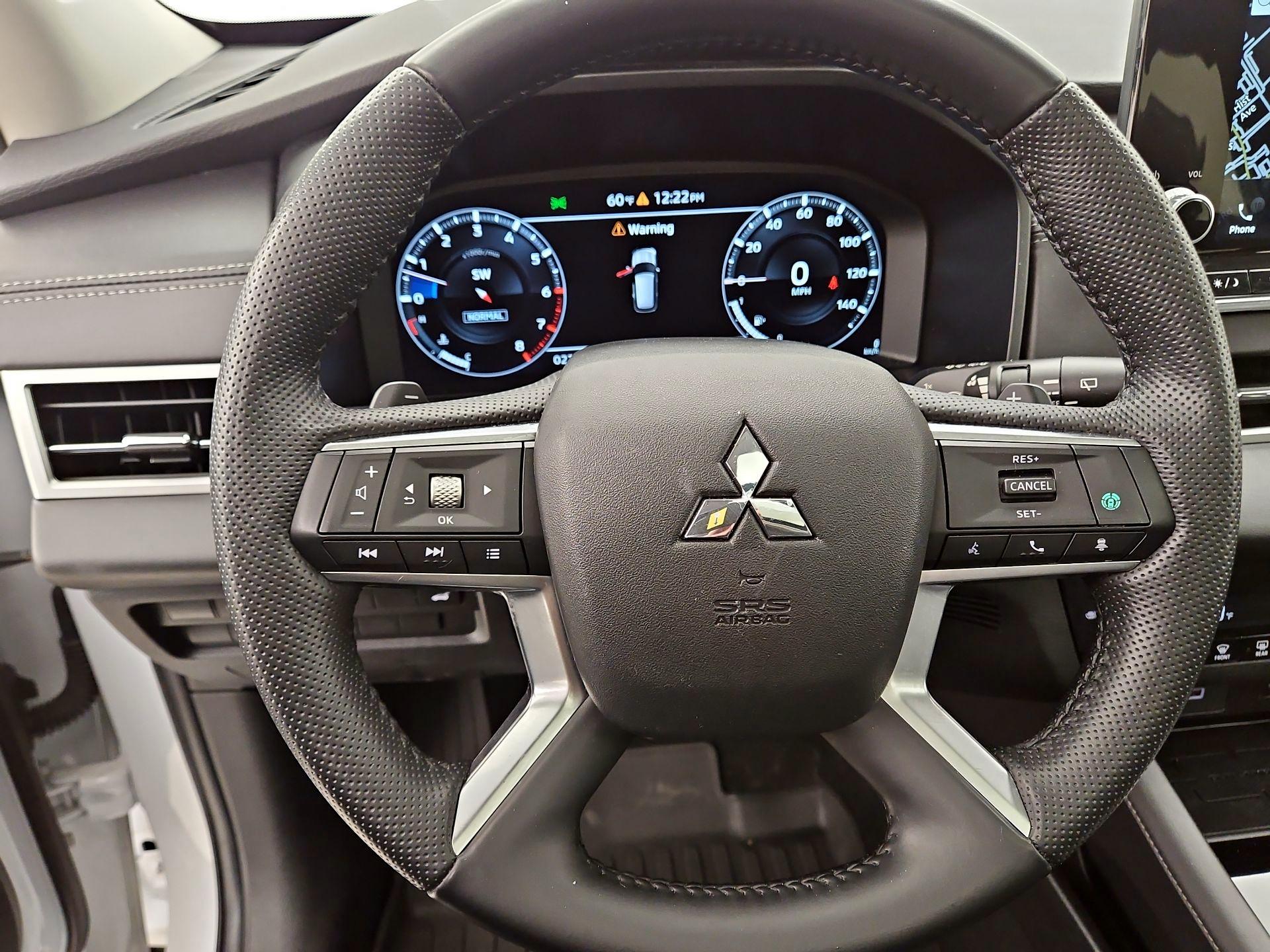 Thumbnail: 2024 Mitsubishi Outlander - 10