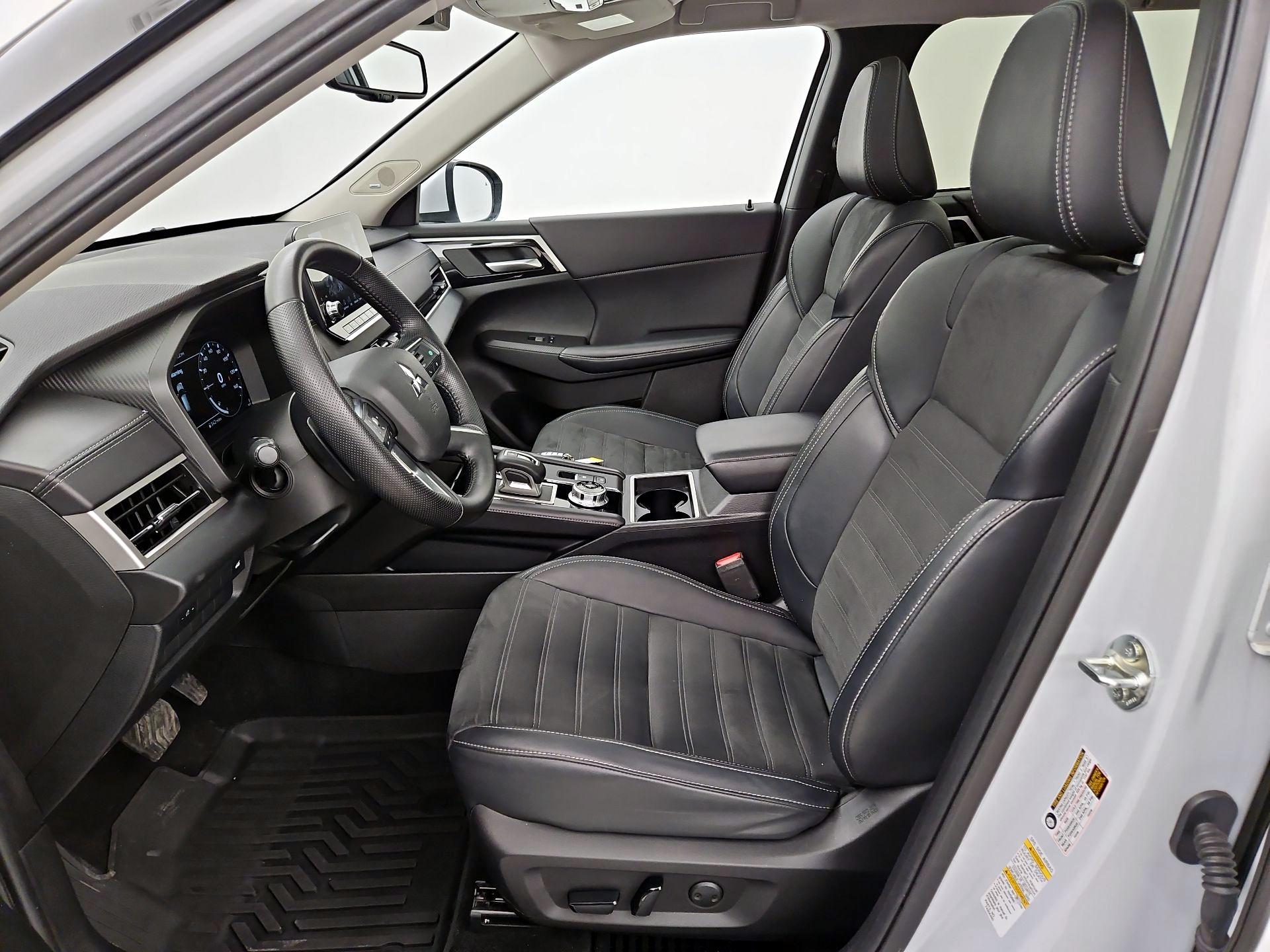 Thumbnail: 2024 Mitsubishi Outlander - 11