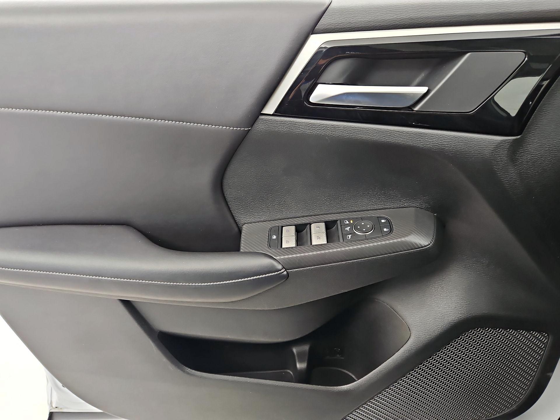 Thumbnail: 2024 Mitsubishi Outlander - 12